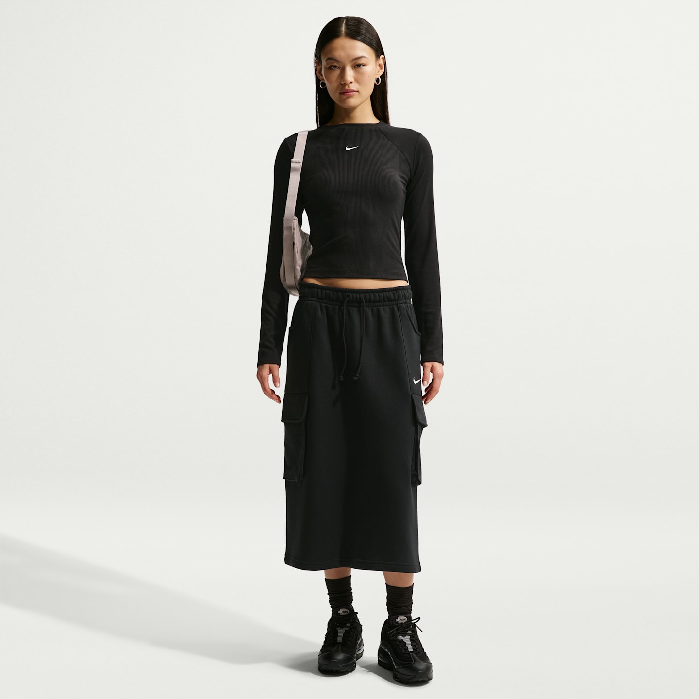 Женский облегающий топ в рубчик Nike Sportswear Chill Knit с длинным рукавом, цвет: Чёрный / Молочный — фото 4