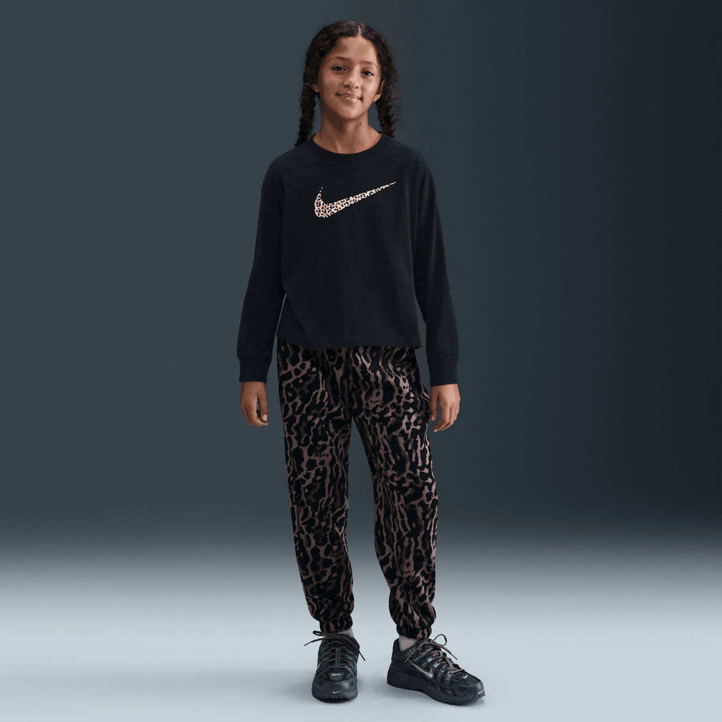 Футболка Nike Sportswear Long-Sleeve для девочек, цвет: Чёрный — фото 4