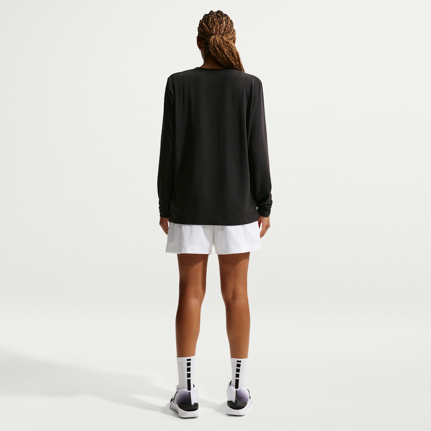 Женский разминочный баскетбольный лонгслив Nike Dri-FIT, цвет: Чёрный / Белый — фото 5