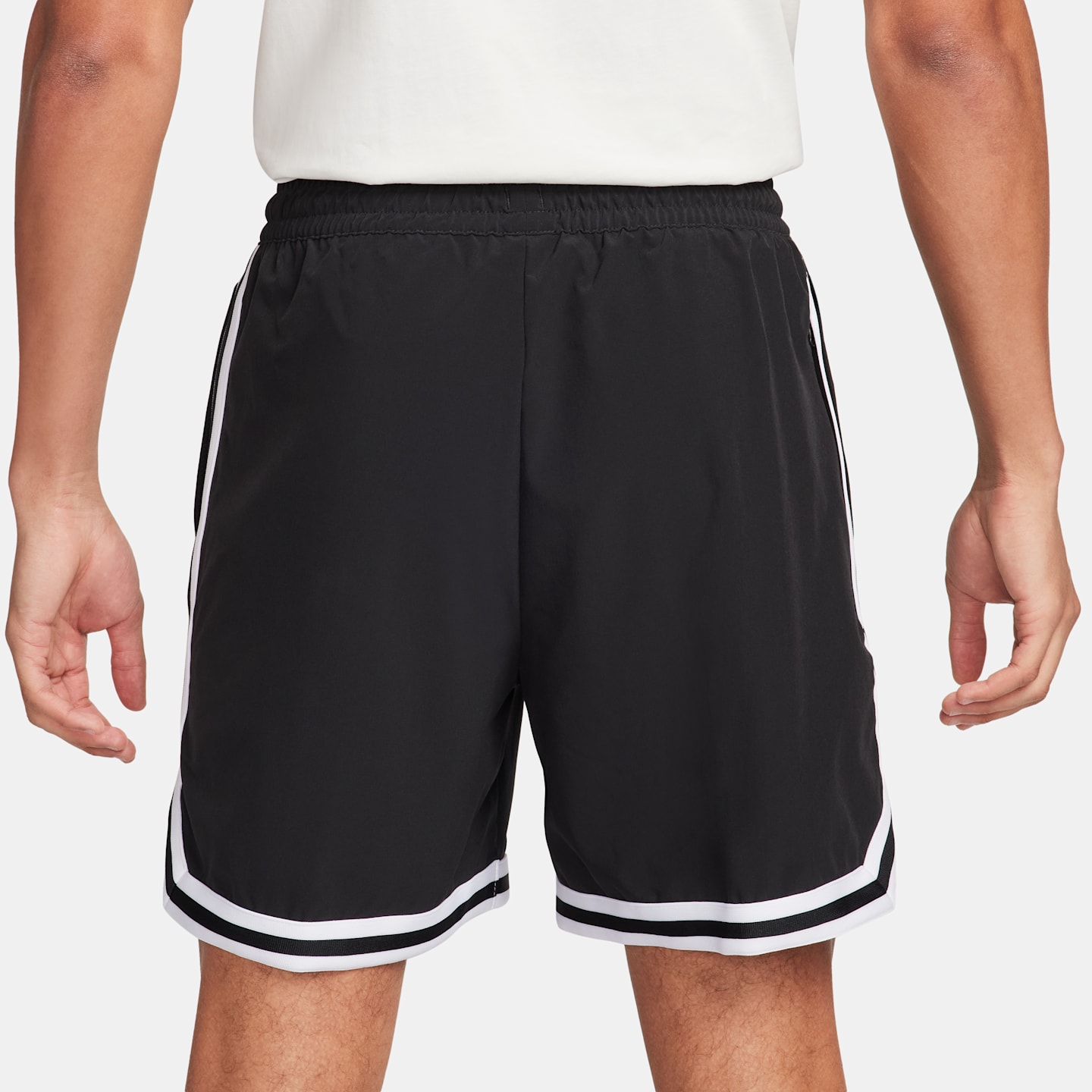 Мужские баскетбольные шорты Nike DNA Dri-FIT UV Woven, цвет: Чёрный / Белый — фото 3