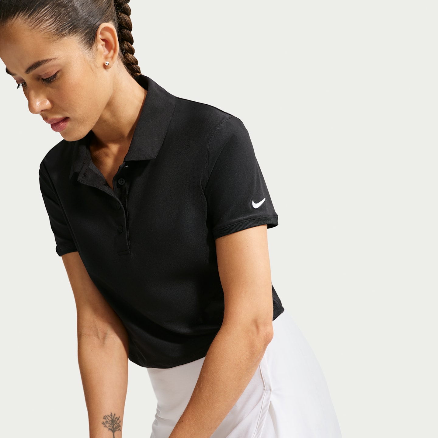 Женское укороченное поло для гольфа Nike Victory Dri-FIT с коротким рукавом, цвет: Чёрный / Белый — фото 3