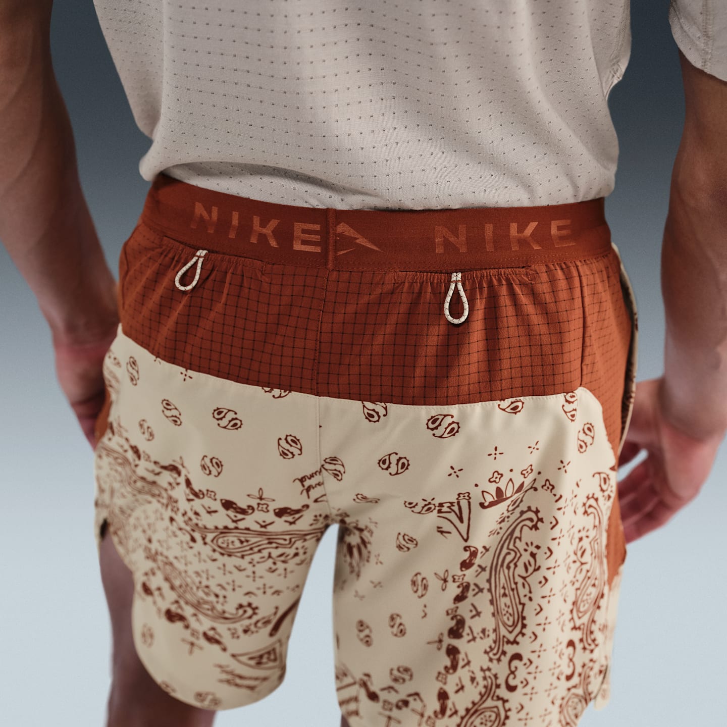 Мужские беговые шорты Nike Trail Dri-FIT, 6", со вшитыми трусами, цвет: Пустынный хаки / Коричный — фото 3