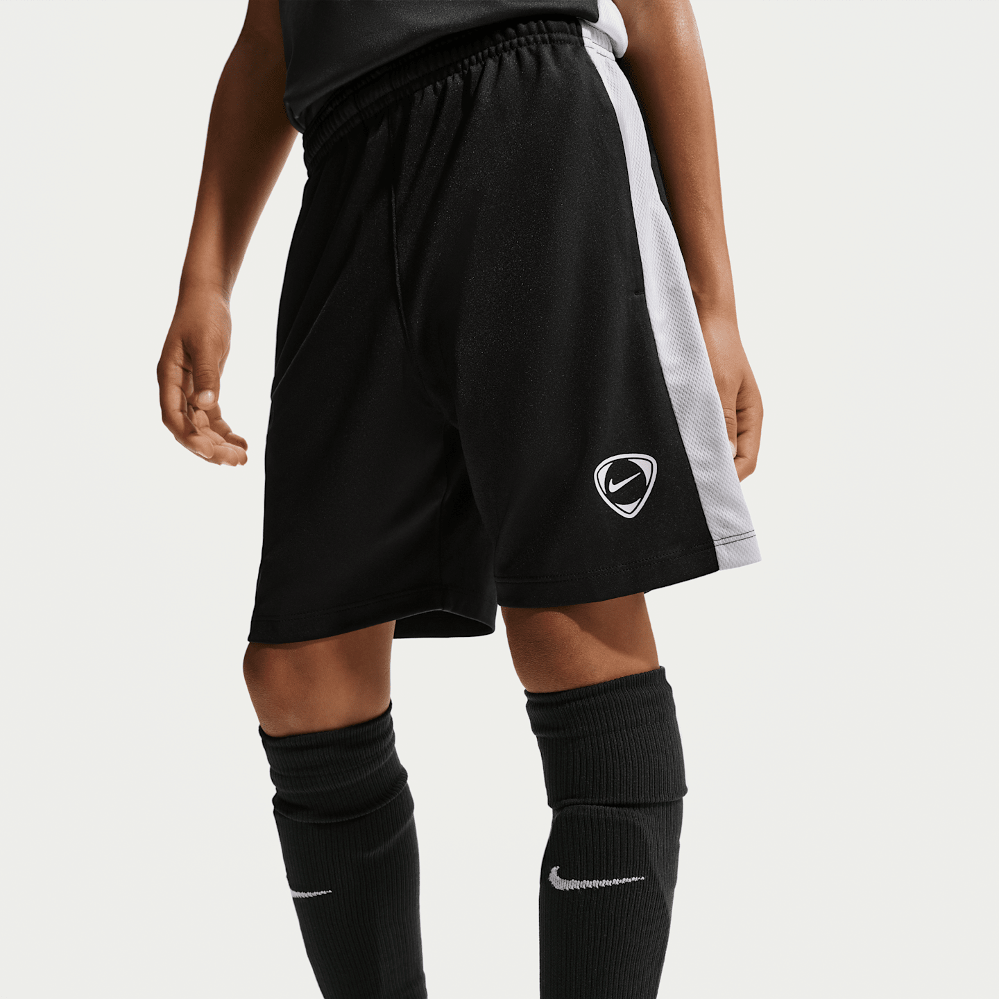 Детские футбольные шорты Nike Academy+ Dri-FIT, цвет: Чёрный / Белый — фото 2