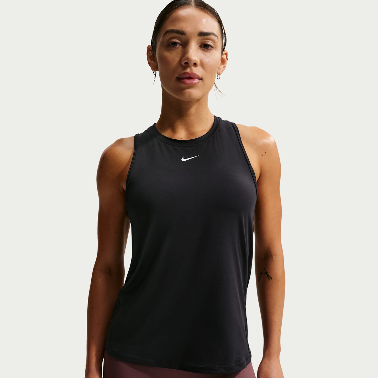 Женская майка Nike One Classic Dri-FIT, большие размеры, цвет: Чёрный / Белый — фото 1