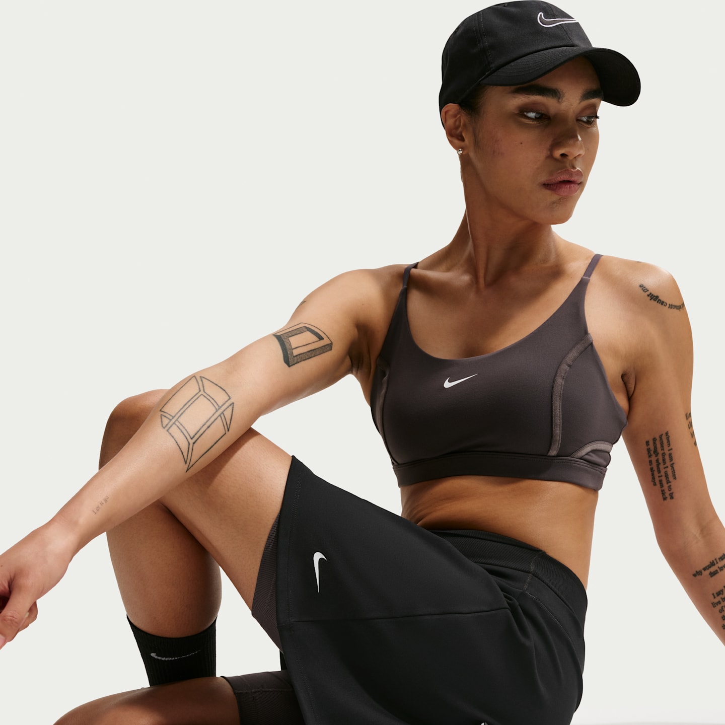 Женская юбка Nike One Dri-FIT, цвет: Чёрный / Серый — фото 4