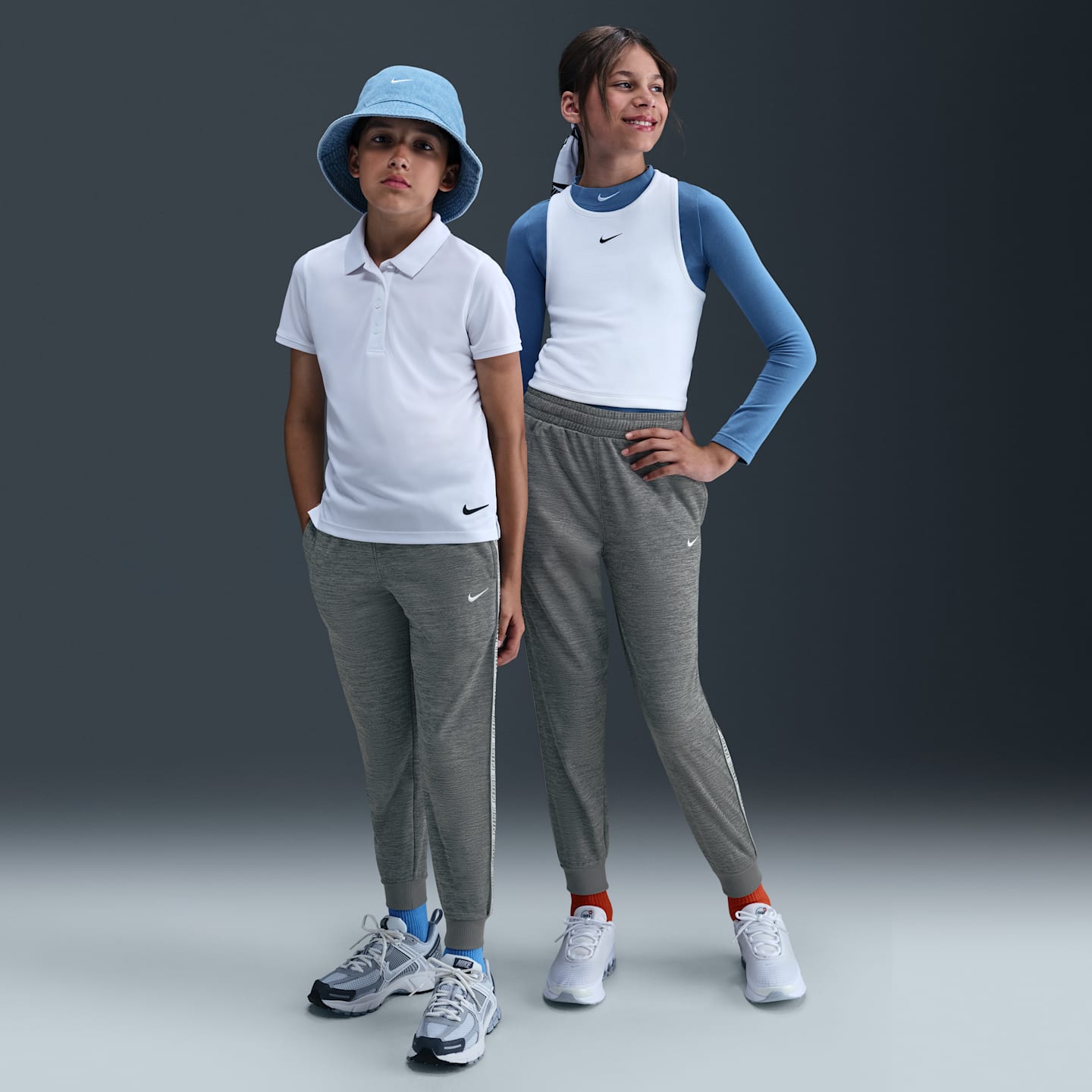 Детские брюки Nike Sportswear Club Dri-FIT, цвет: Дымчатый серый / Серый — фото 1