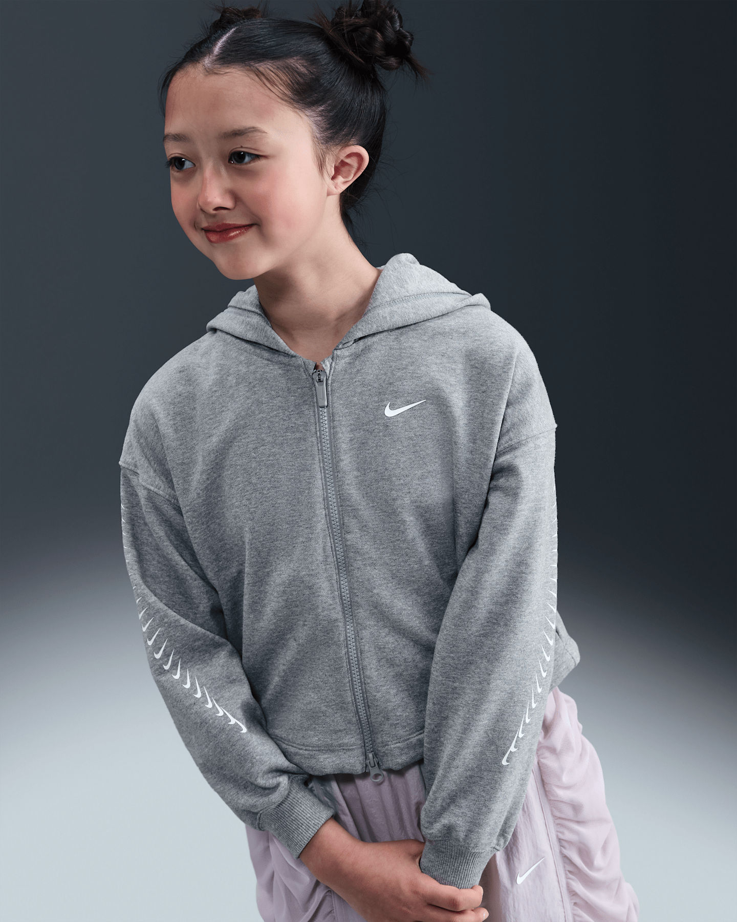 Худи Nike Sportswear Dri-FIT Fleece для девочек, цвет: Серый меланжевый / Белый — фото 6