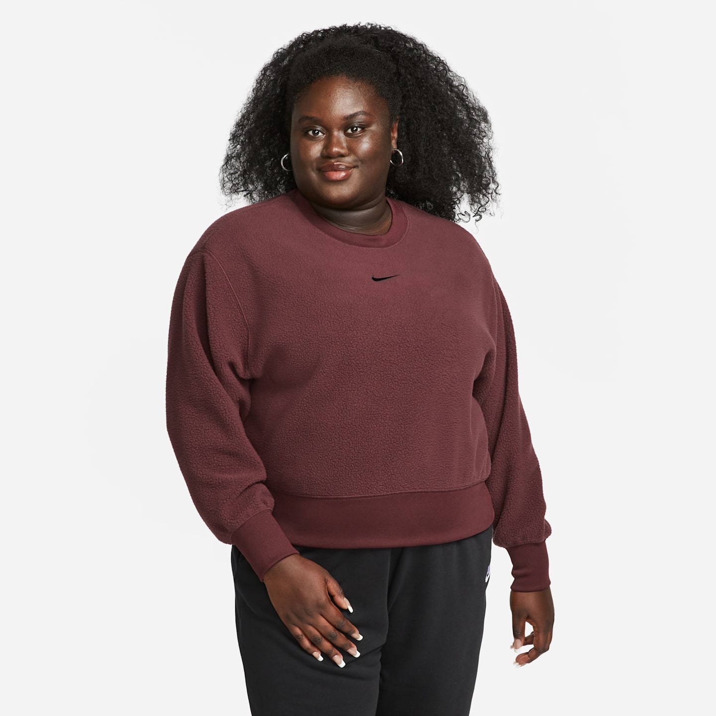 Женская толстовка Nike Sportswear Plush Mod Crop Crew-Neck (Plus Size), цвет: Бордовый / Чёрный — фото 1