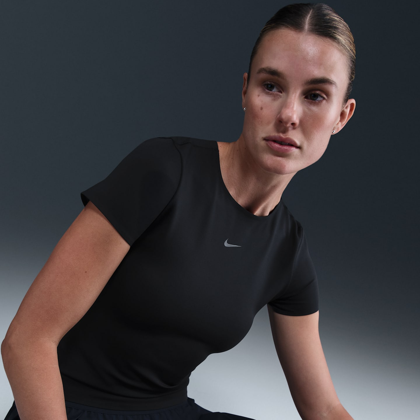 Женский топ с коротким рукавом Nike Form, цвет: Чёрный / Дымчатый серый — фото 3