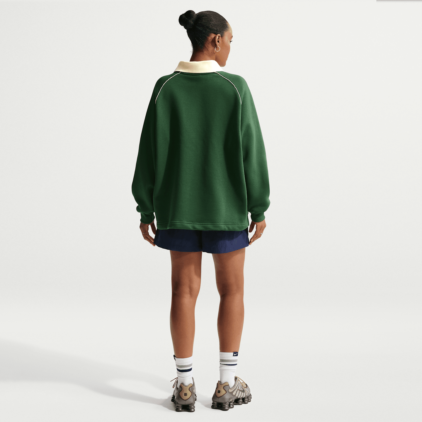 Женский топ Nike Sportswear Phoenix Fleece Oversized Graphic Polo, цвет: Алебастровый — фото 5