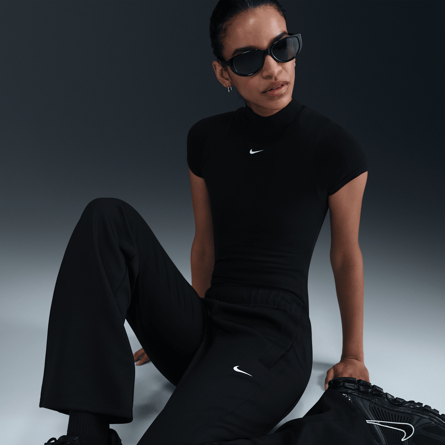Женские трикотажные брюки Nike Sportswear Windrunner приталенные со средней посадкой, цвет: Чёрный / Белый — фото 5