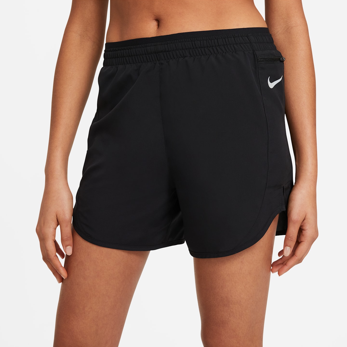 Женские беговые шорты Nike Tempo Luxe, цвет: Чёрный — фото 2