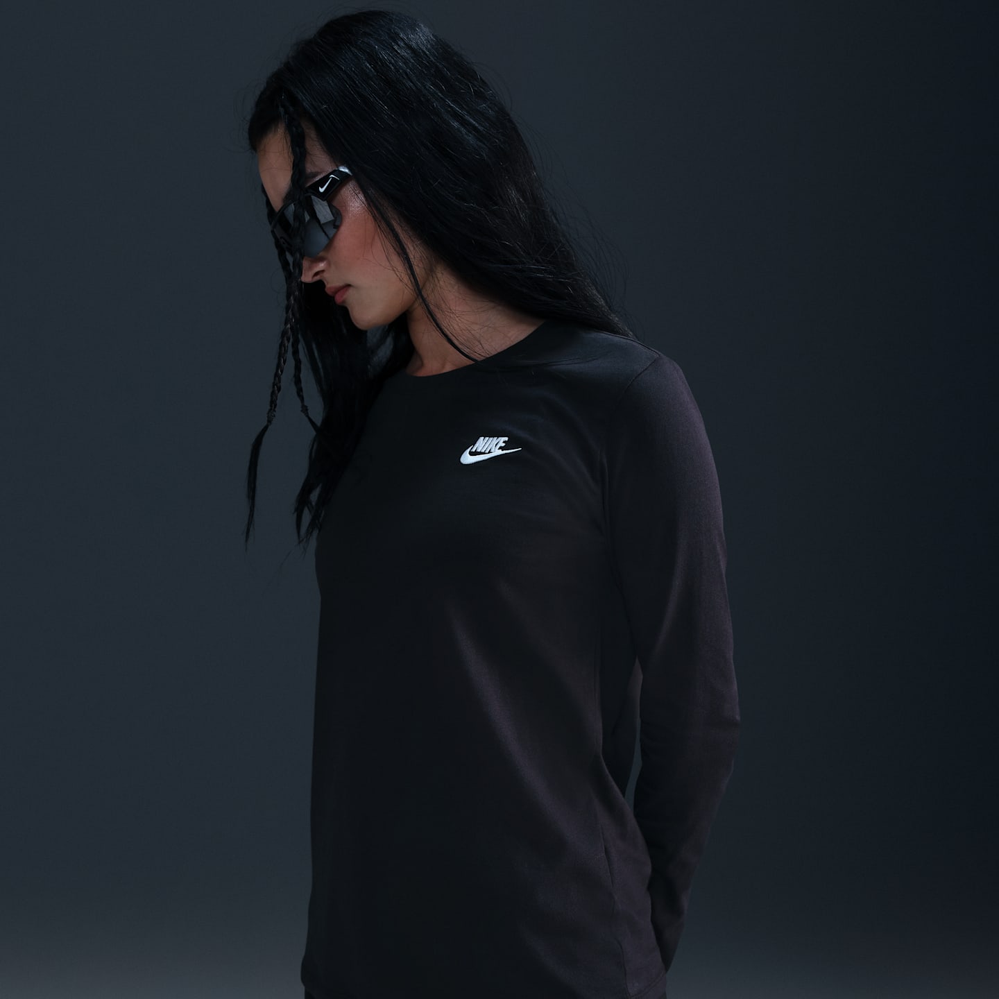 Женская футболка Nike Sportswear Club Long-Sleeve, цвет: Чёрный / Белый — фото 2