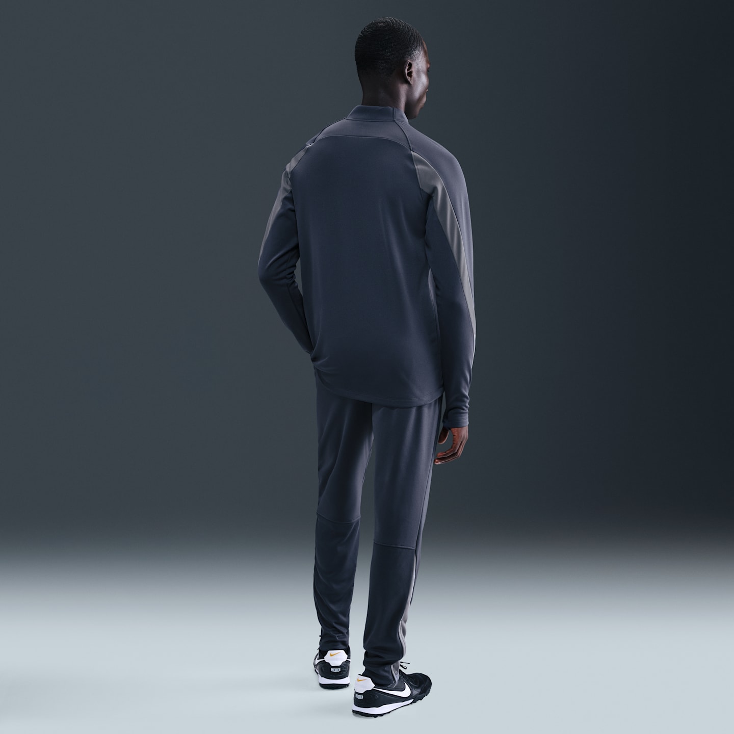 Мужской топ Nike Academy Winter Warrior Therma-FIT 1/2-Zip Soccer, цвет: Синий / Холодный серый — фото 5