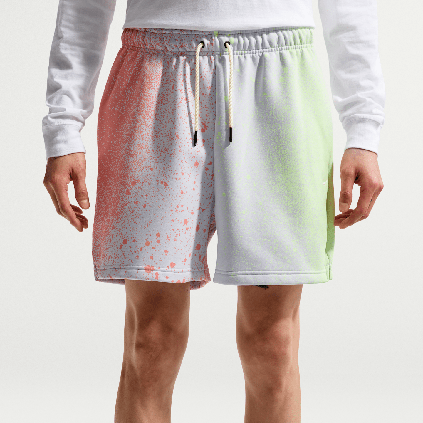 Мужские шорты Nike Standard Issue Therma-FIT Fleece Basketball 5" Shorts, цвет: Серый / Оранжевый — фото 2