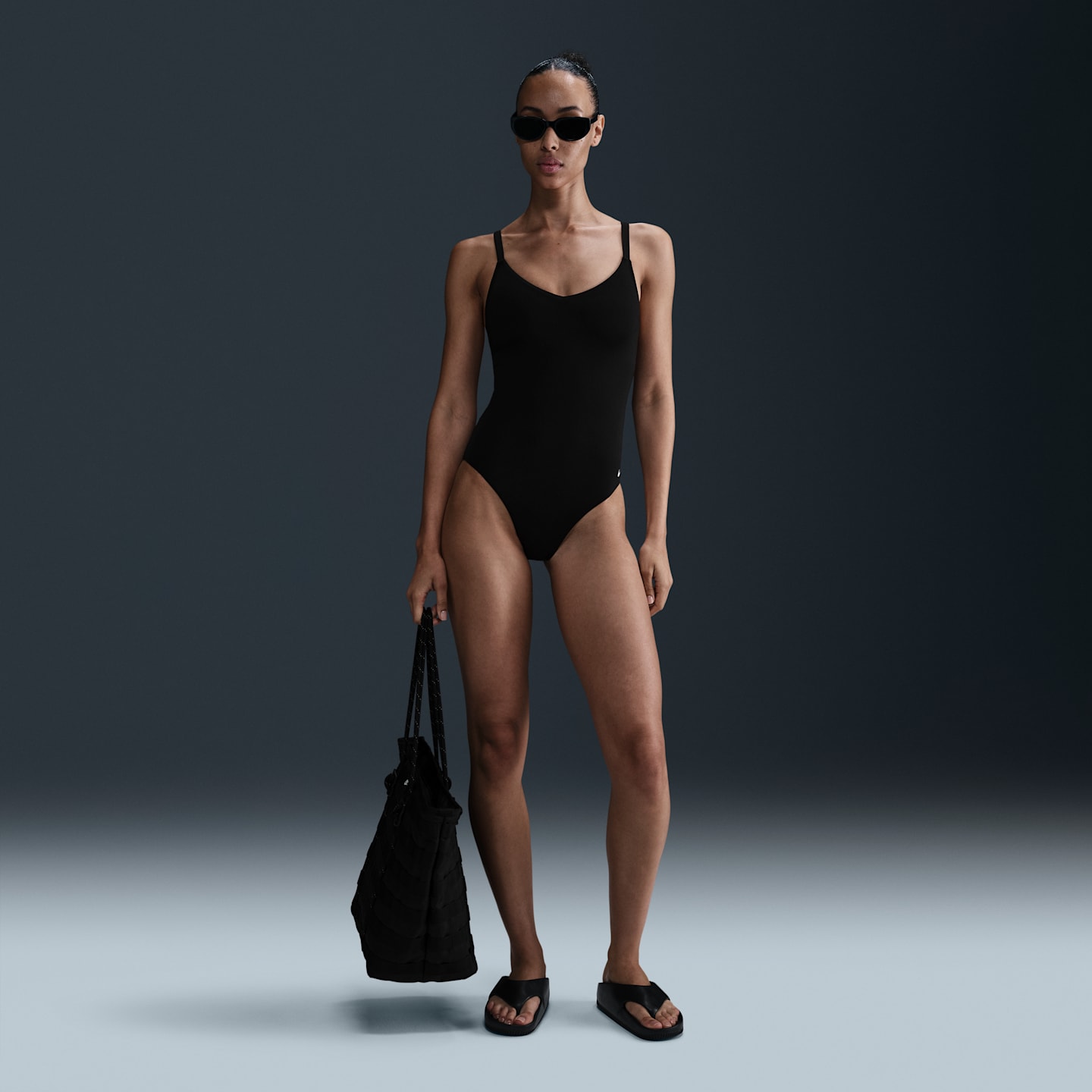Купальник Essential, V-образный вырез — Nike, цвет: Чёрный — фото 1