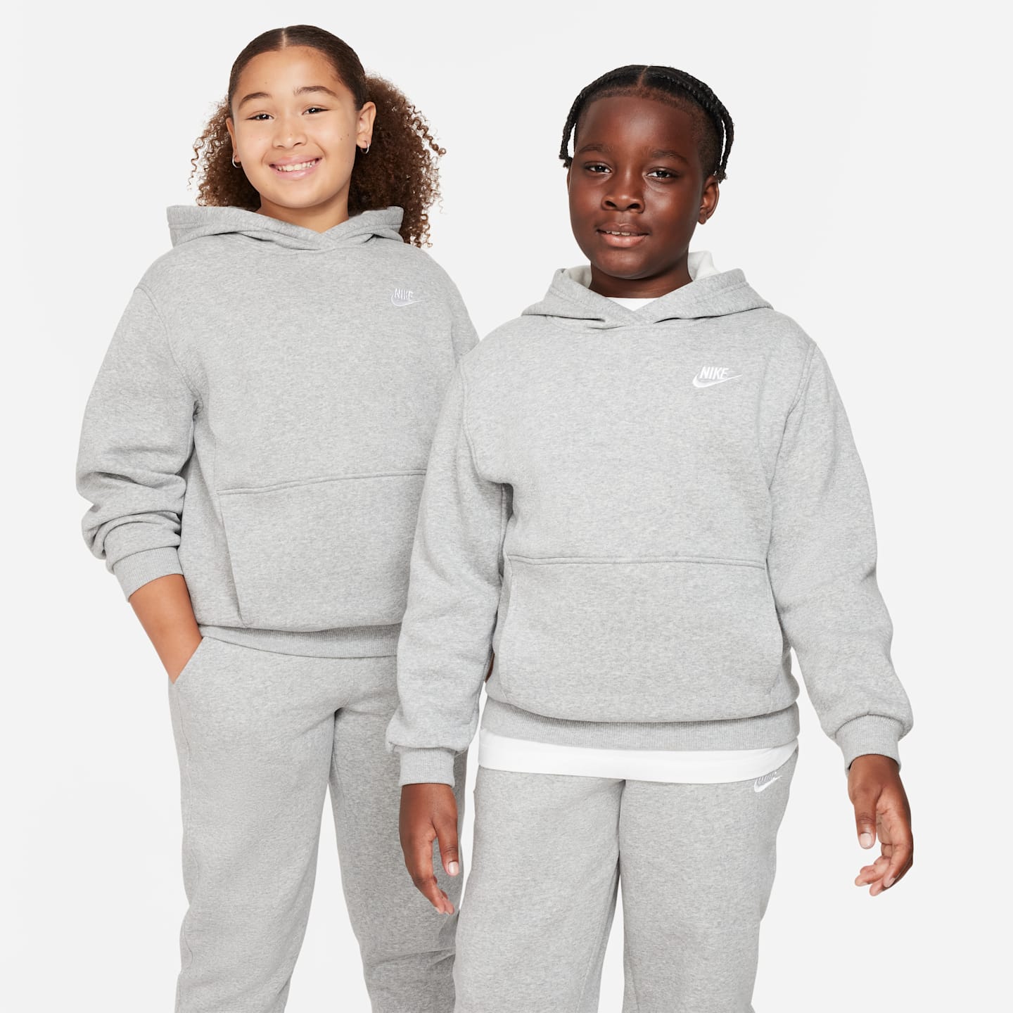 Детское худи Nike Sportswear Club Fleece Pullover (Extended Size), цвет: Серый меланжевый / Белый — фото 1