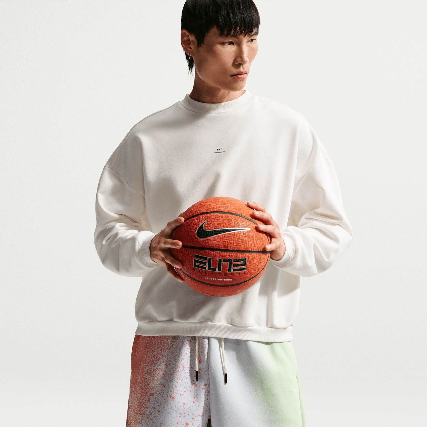 Мужские шорты Nike Standard Issue Therma-FIT Fleece Basketball 5" Shorts, цвет: Серый / Оранжевый — фото 4