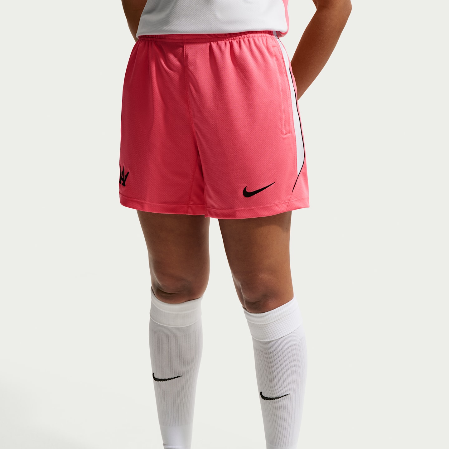 Женские футбольные шорты Nike Strike Alexia Putellas Dri-FIT, цвет: Морской коралловый / Платиновый — фото 2