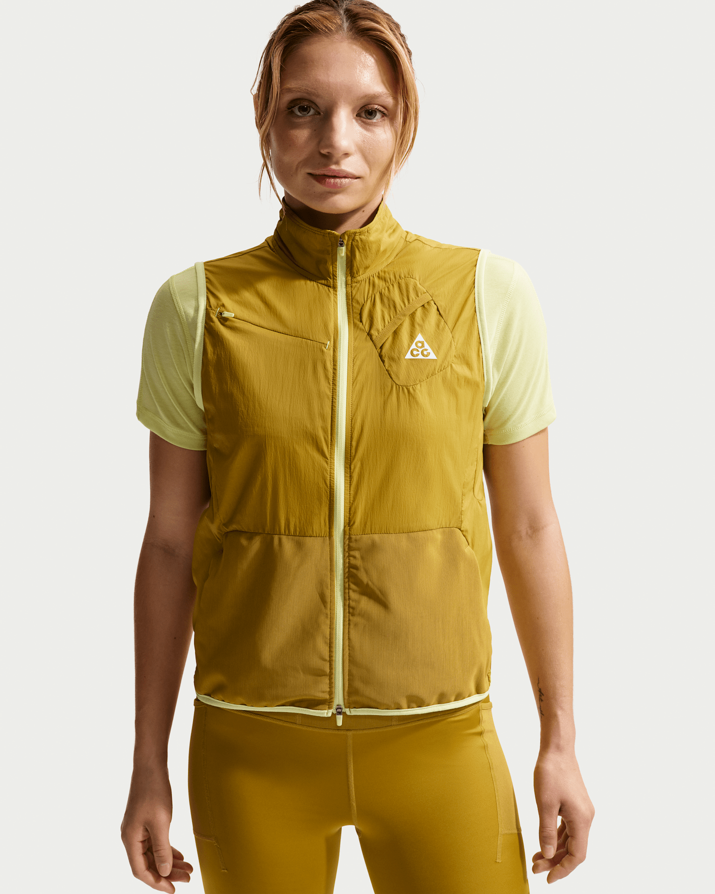 Женский жилет для трейлраннинга Nike ACG, цвет: Мох / Светлый лаймовый — фото 9