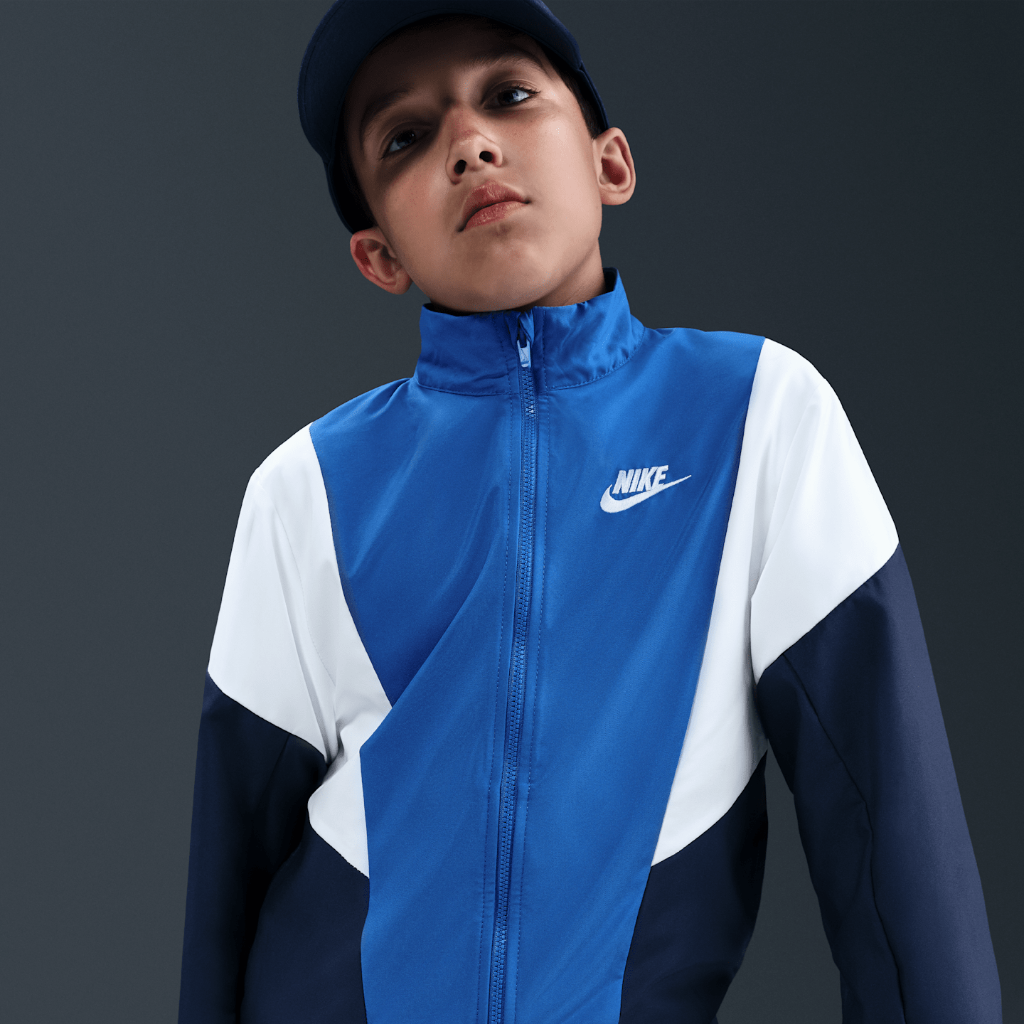 Детские комплекты Nike Sportswear Woven Tracksuit, цвет: Тёмно-синий / Королевский синий — фото 2