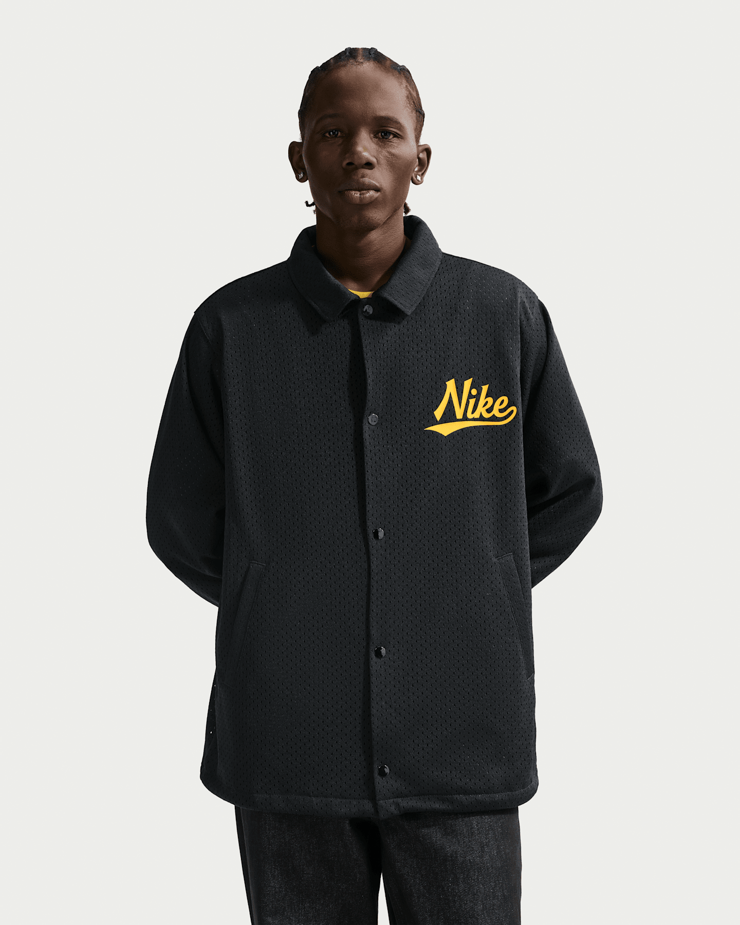 Мужская куртка-ветровка Nike Sportswear Club Coaches, цвет: Чёрный / Кварцевый — фото 7
