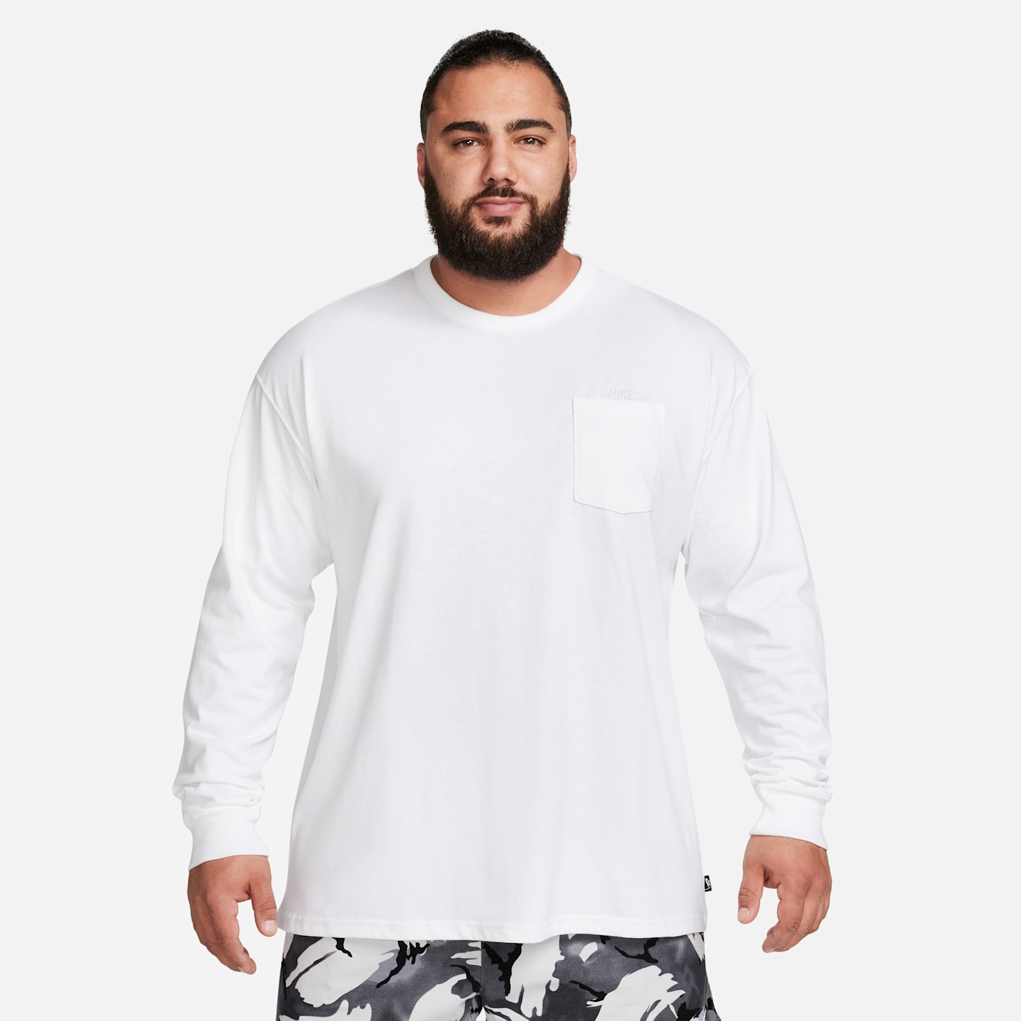 Мужская футболка Nike Sportswear Premium Essentials с длинным рукавом и карманом, цвет: Белый — фото 7