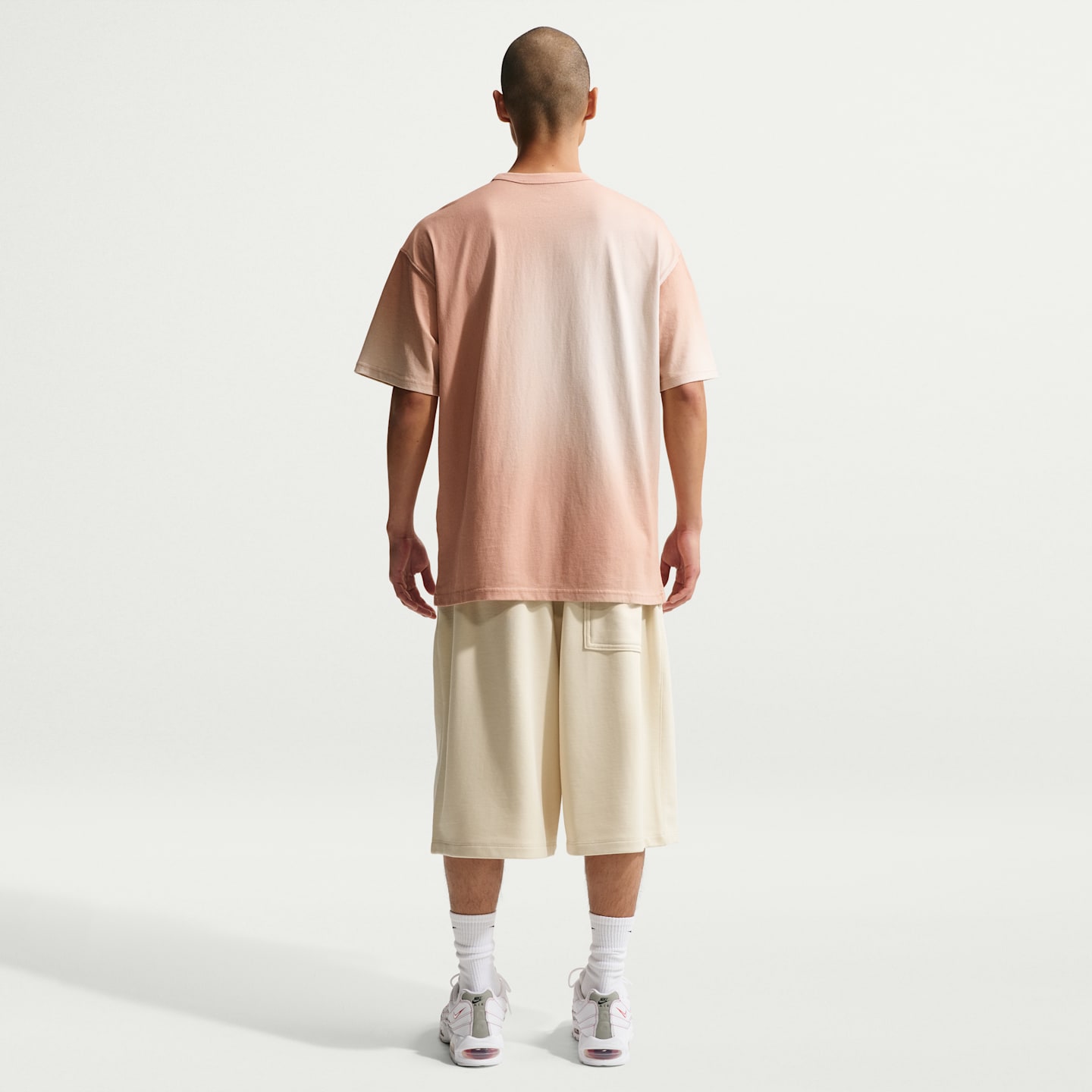 Мужские шорты Nike Sportswear Club из френч терри оверсайз, цвет: Светлый хаки / Белый — фото 5