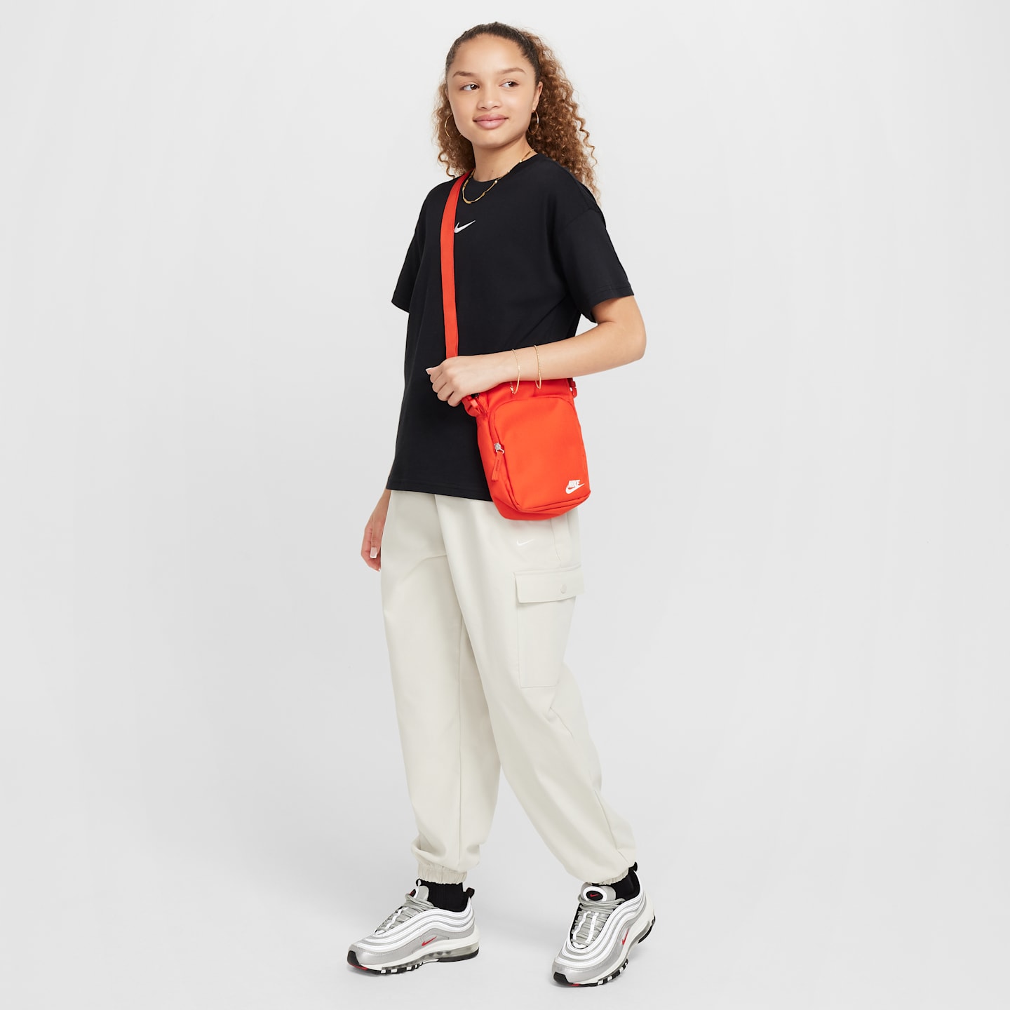 Футболка Nike Sportswear Essential для девочек, цвет: Чёрный — фото 4