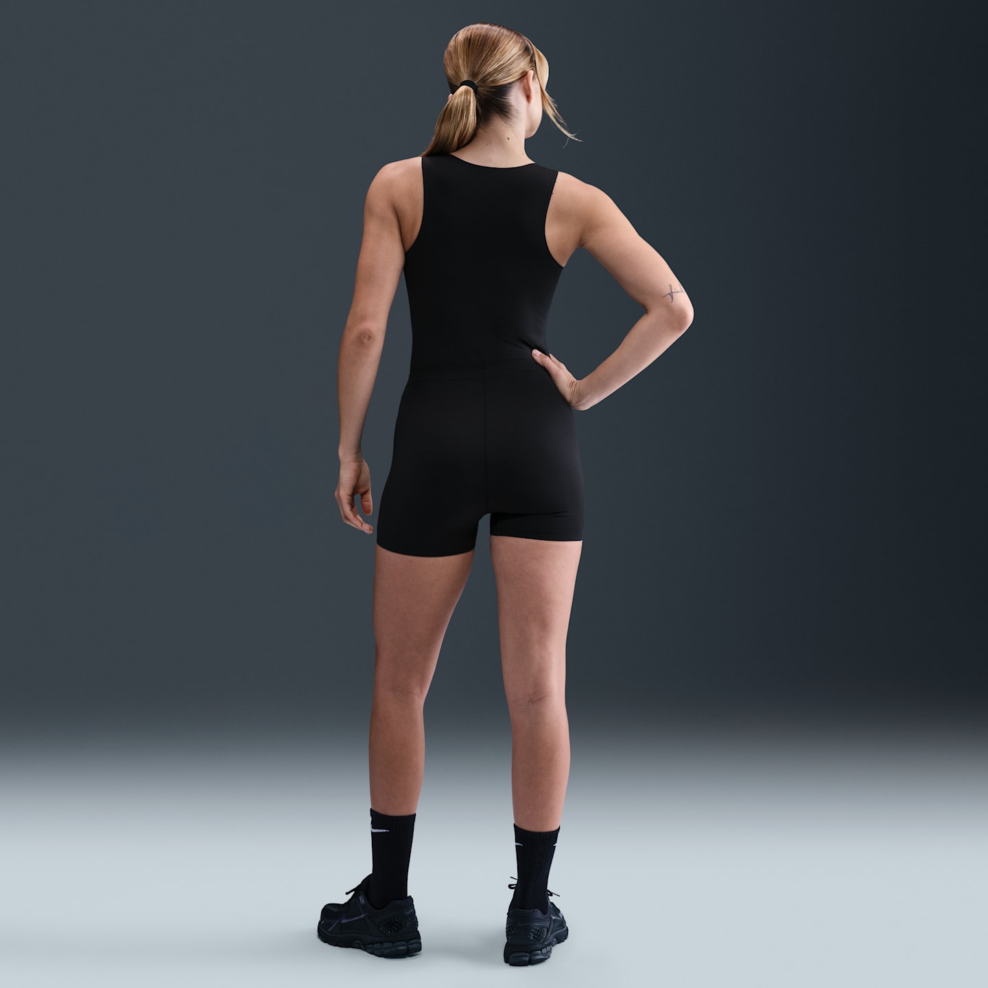 Женское боди-майка Nike Form, цвет: Чёрный / Дымчатый серый — фото 4