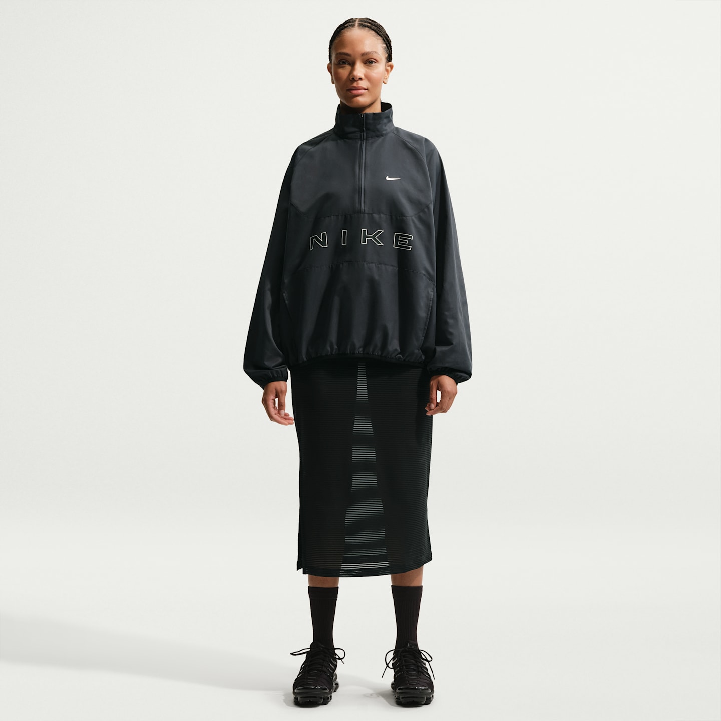 Женская куртка Nike Sportswear оверсайз на молнии 1/4, цвет: Чёрный / Меловой — фото 4