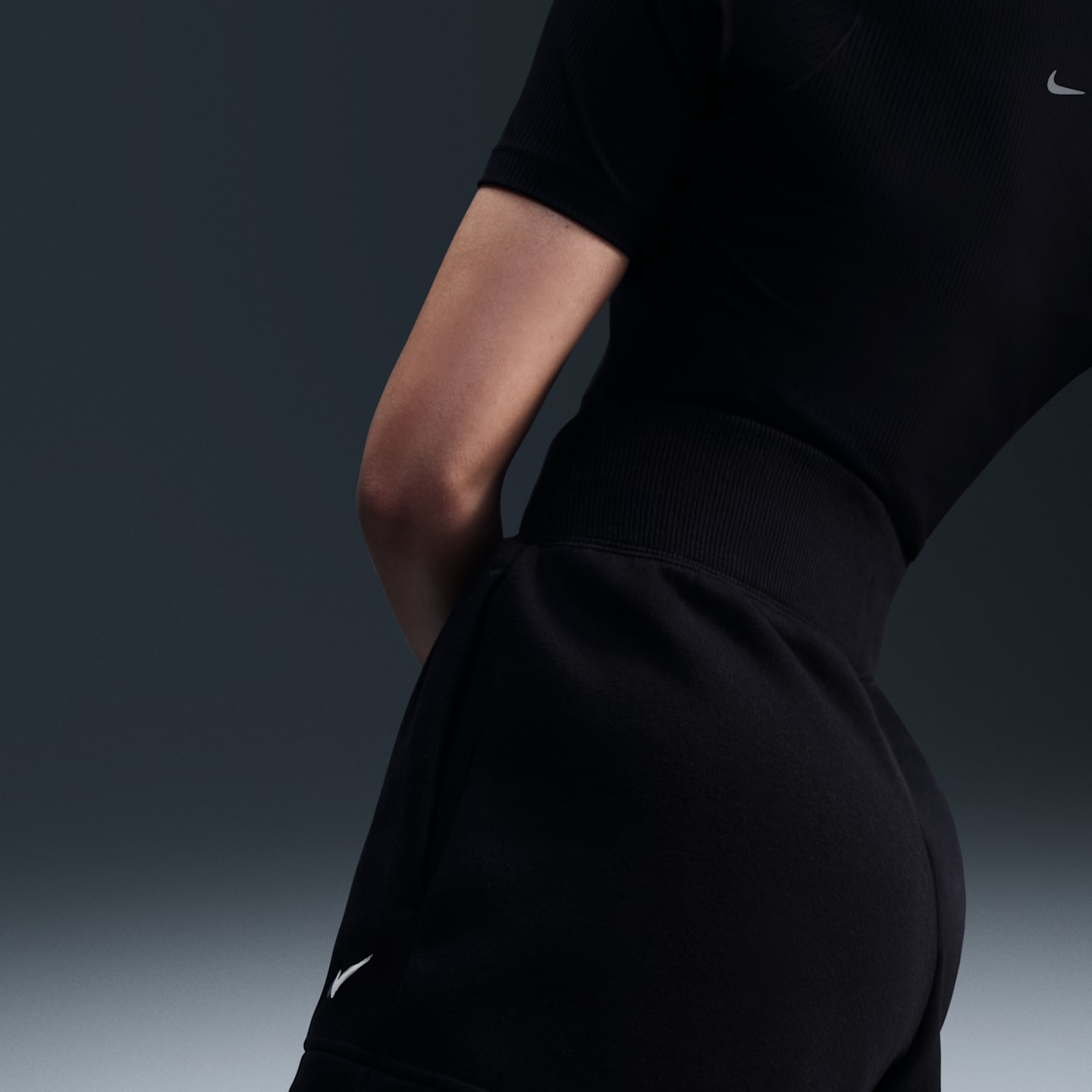 Женские шорты Nike Sportswear Phoenix Fleece High-Waisted Loose, цвет: Чёрный / Молочный — фото 3
