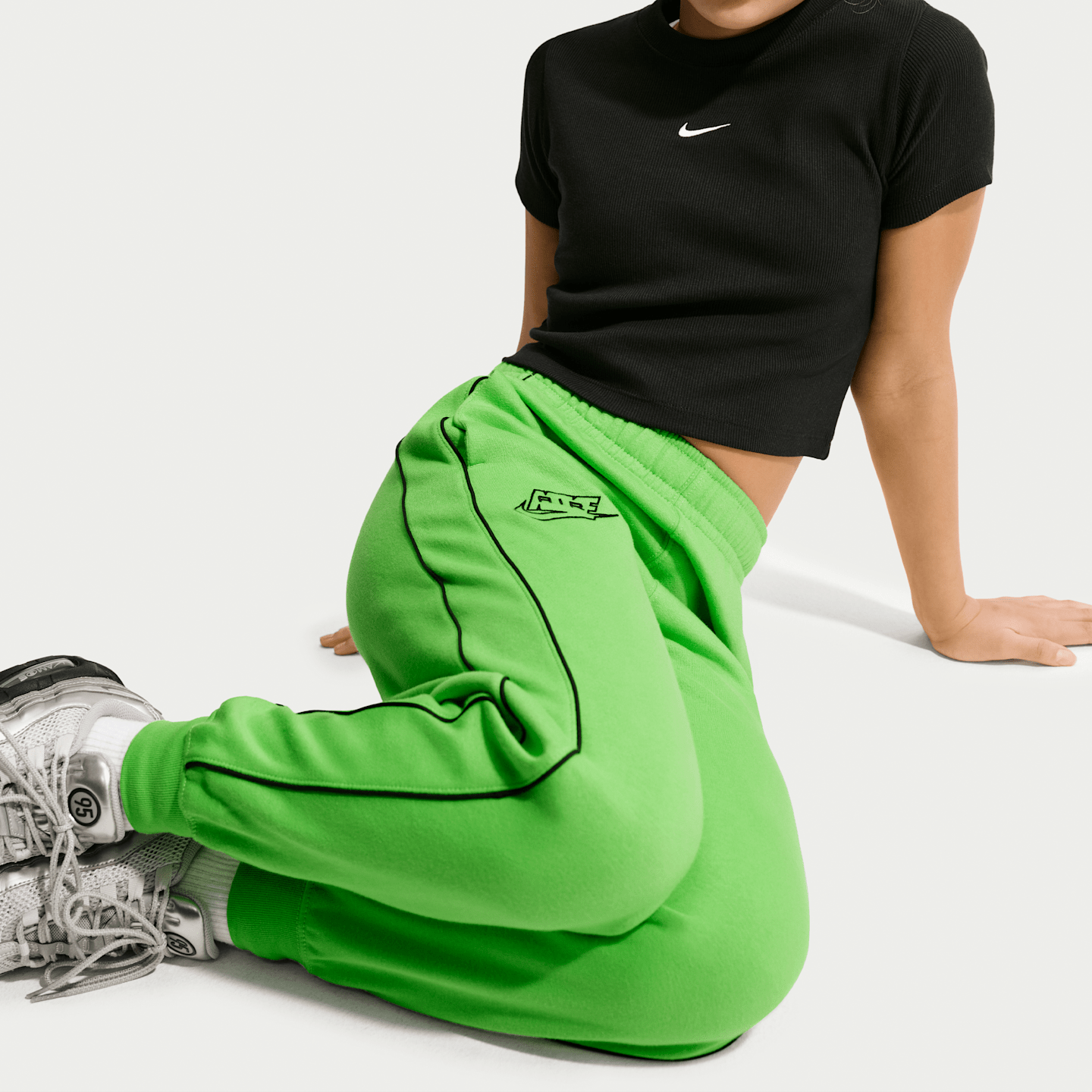 Детские брюки Nike Air Fleece, цвет: Зелёный / Чёрный — фото 4
