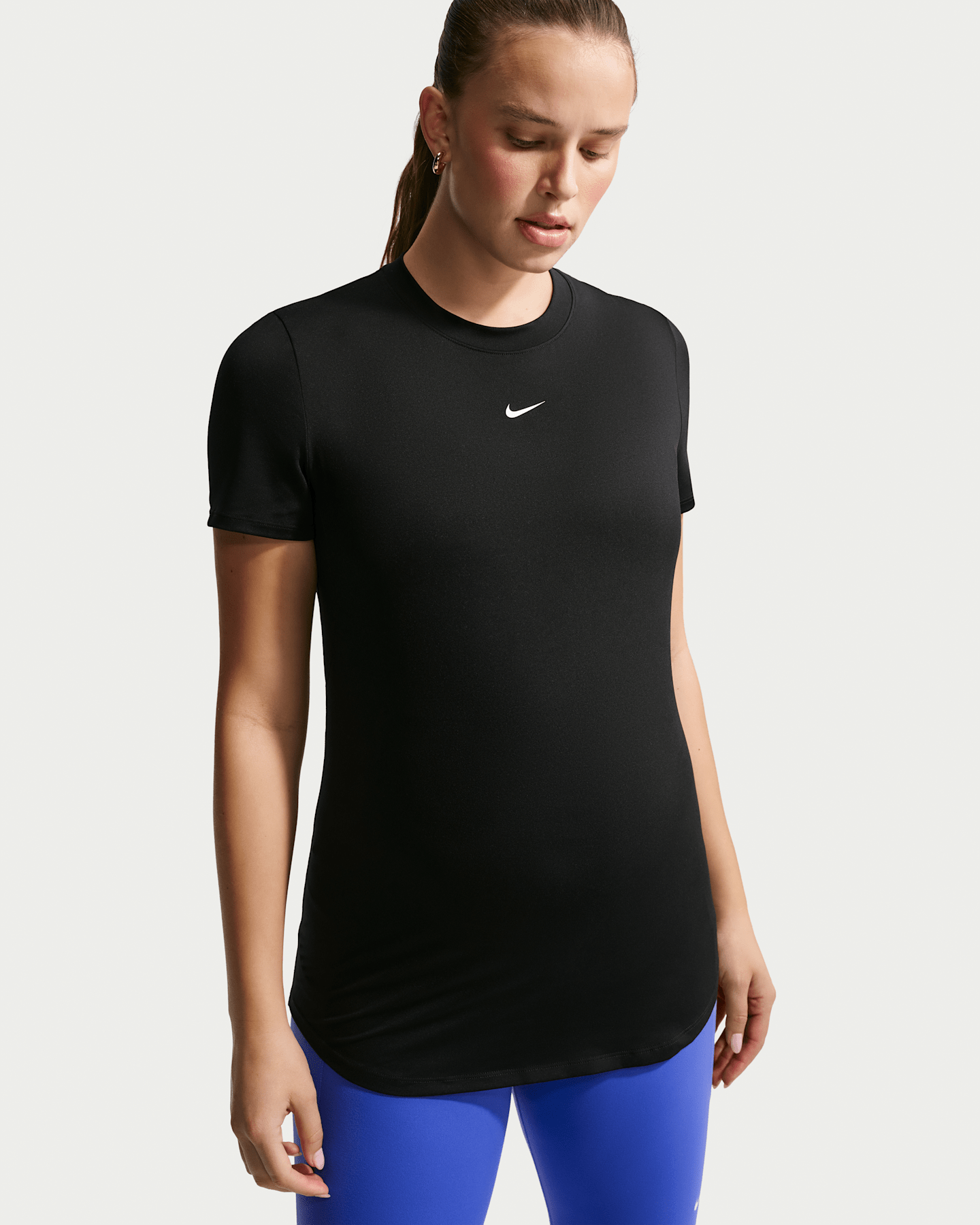 Женский топ для беременных Nike (M) One Dri-FIT Slim-Fit с коротким рукавом, цвет: Чёрный / Белый — фото 6