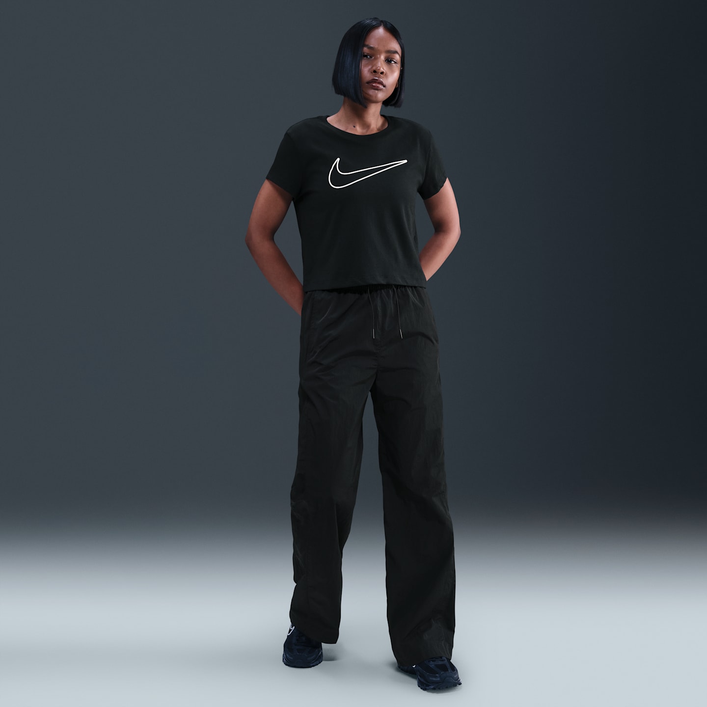Женская футболка Nike Sportswear с принтом и коротким рукавом, цвет: Чёрный / Белый — фото 4