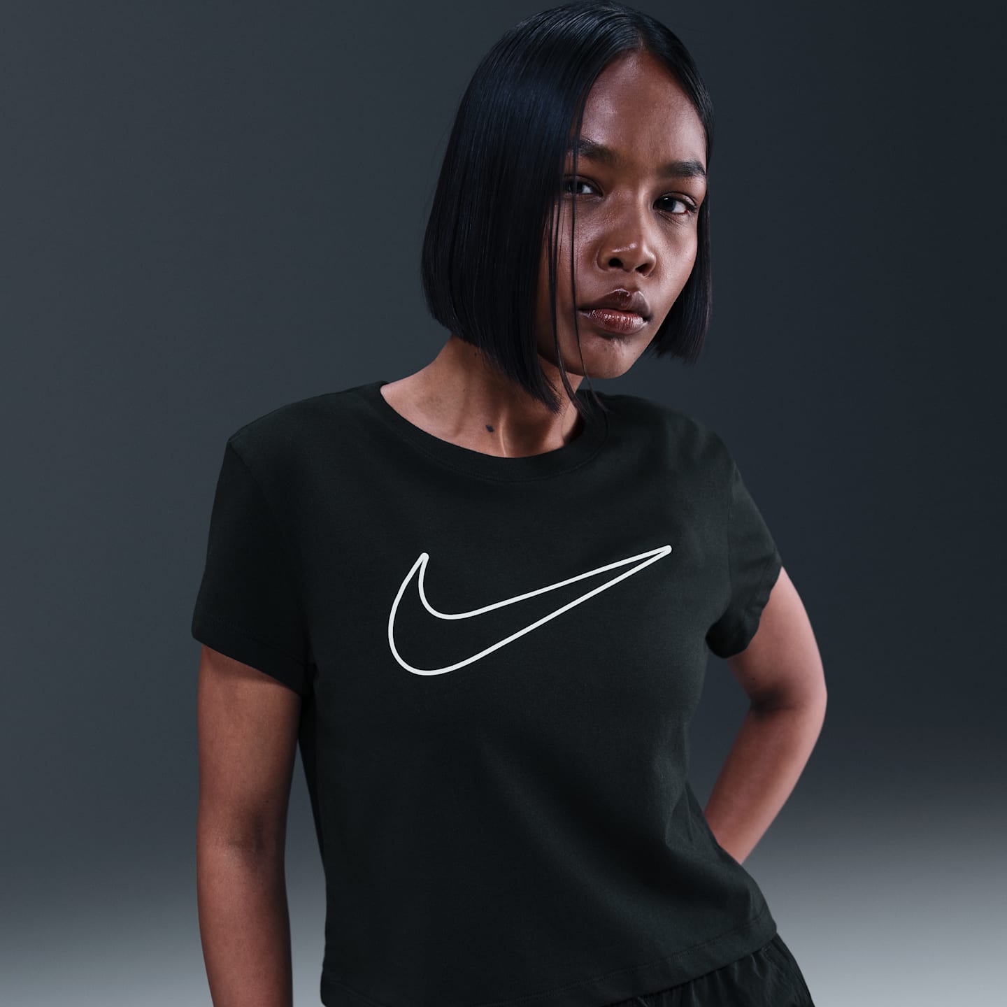 Женская футболка Nike Sportswear с принтом и коротким рукавом, цвет: Чёрный / Белый — фото 1