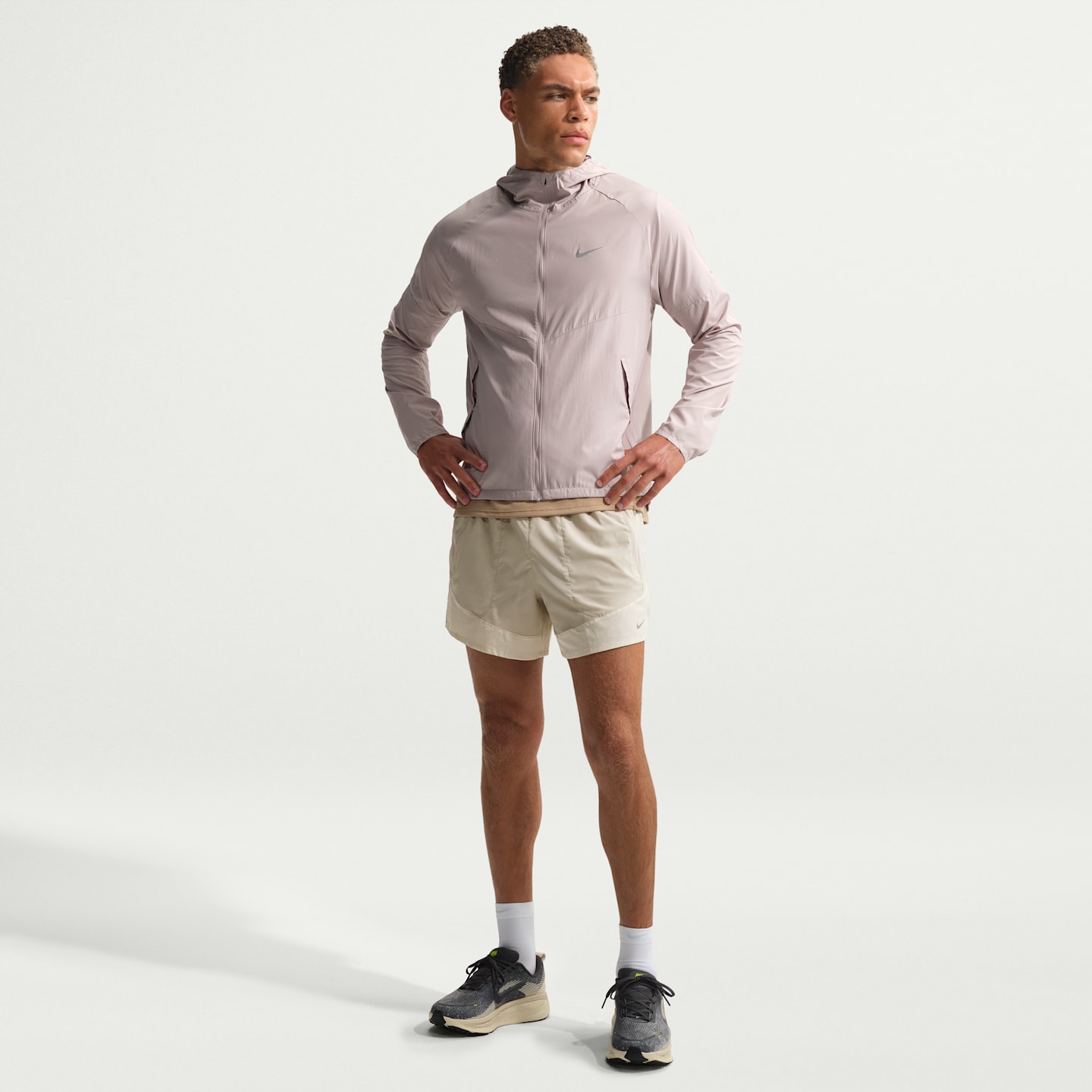 Мужские беговые шорты Nike Stride Plus Dri-FIT 5" со встроенными брифами, цвет: Кремовый / Берёзовый — фото 1