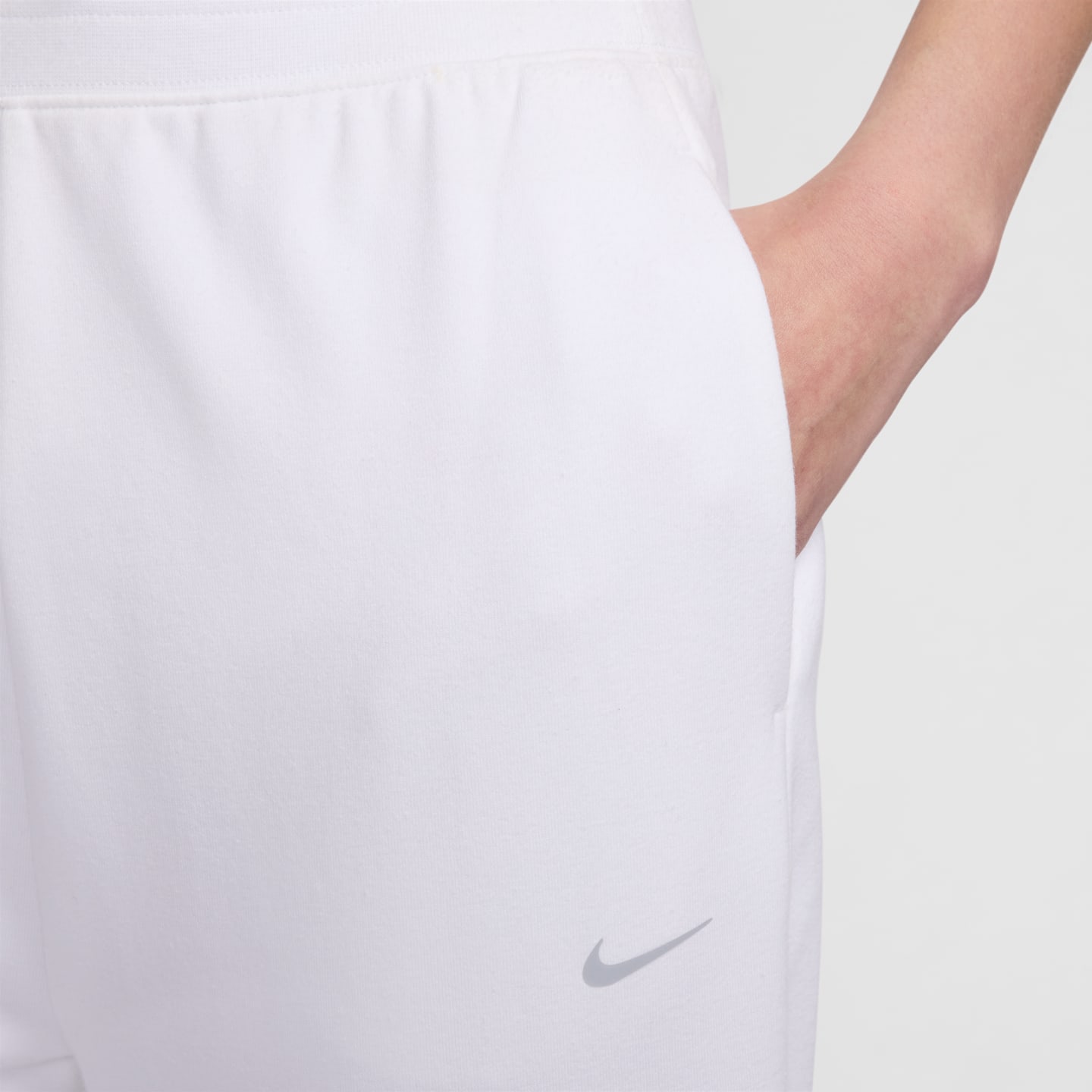 Женские джоггеры Nike Dri-FIT One High-Waisted 7/8 из френч терри, цвет: Белый / Чёрный — фото 3