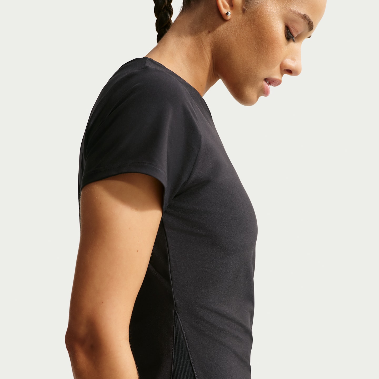 Женская теннисная футболка Nike Victory Dri-FIT с коротким рукавом, цвет: Чёрный / Белый — фото 2