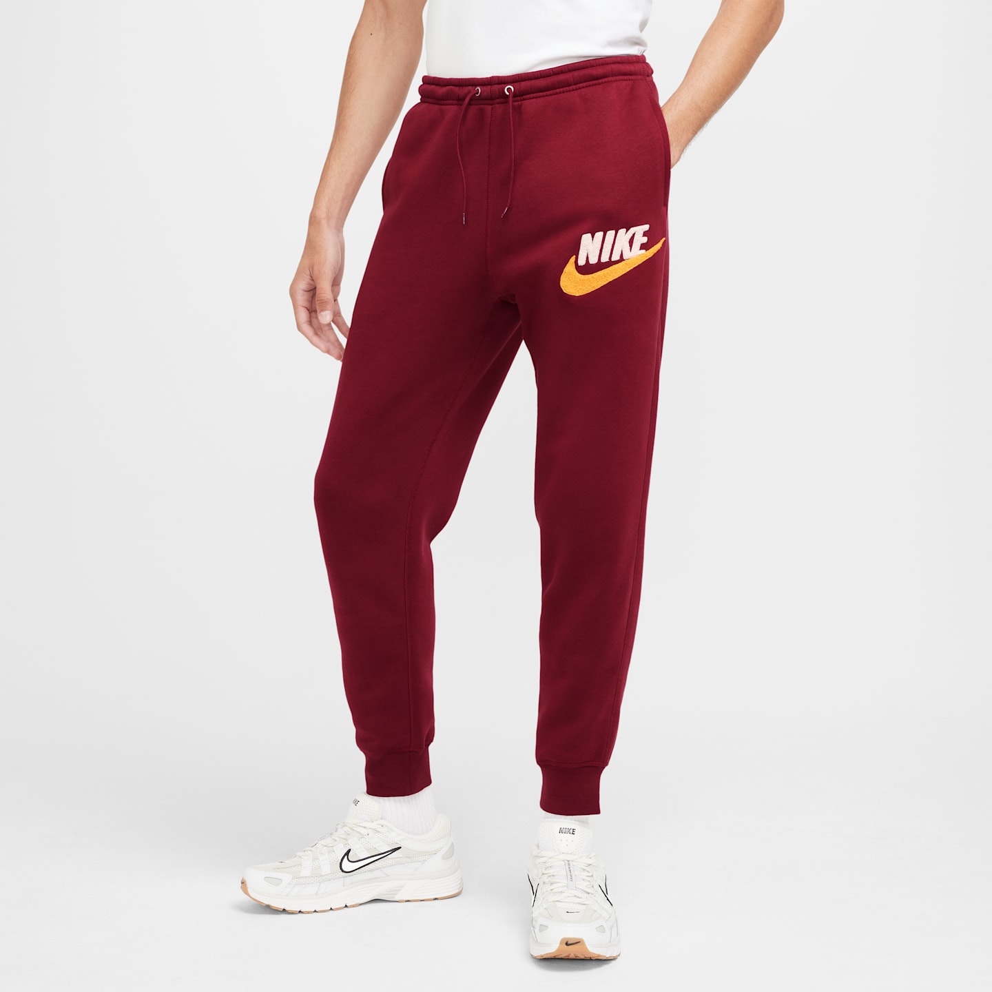 Мужские флисовые джоггеры Nike Club, цвет: Красный — фото 1