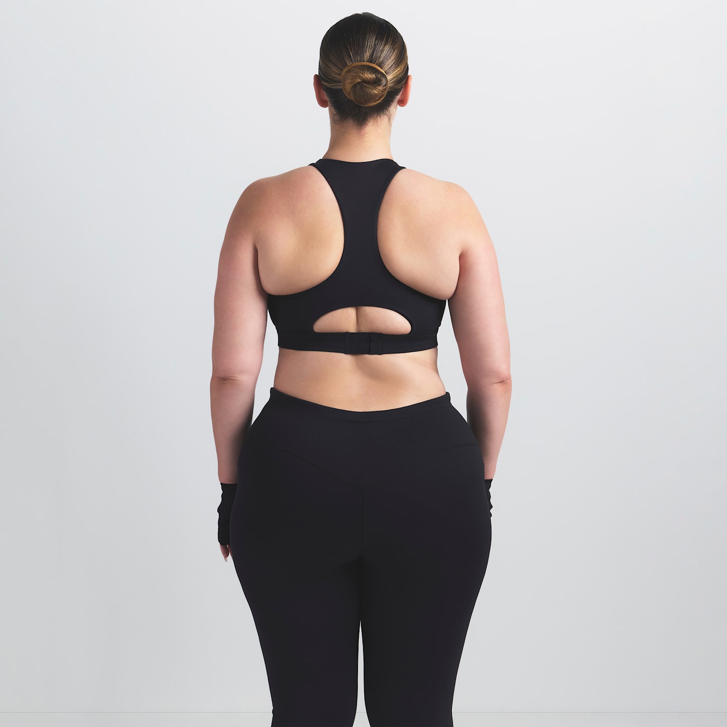 Женские легинсы NikeSKIMS Matte с высокой талией и стременами, цвет: Обсидиановый — фото 9