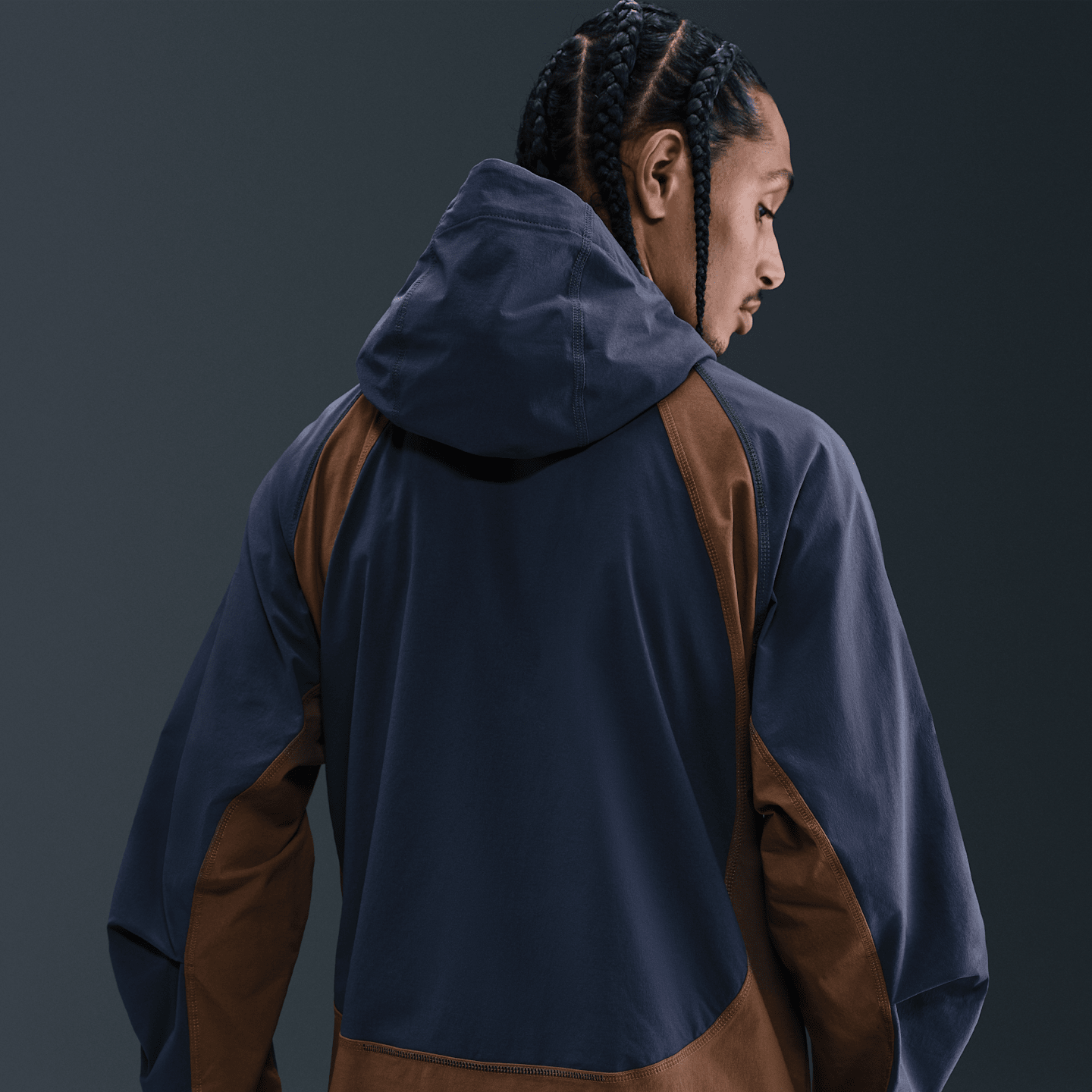 Мужская ветровка Nike Tech Dri-FIT Woven Windrunner свободного кроя в стиле колор-блок, цвет: Синий / Коричневый — фото 2