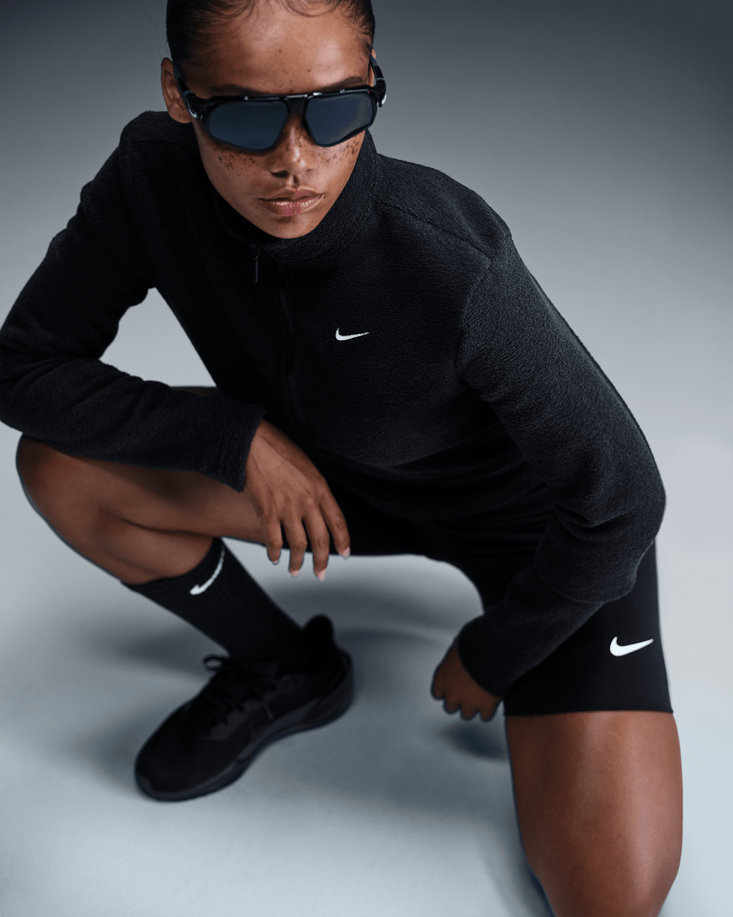 Женский топ Nike Sportswear Phoenix Plush Slim Long-Sleeve Cozy Fleece 1/2-Zip, цвет: Чёрный / Молочный — фото 7