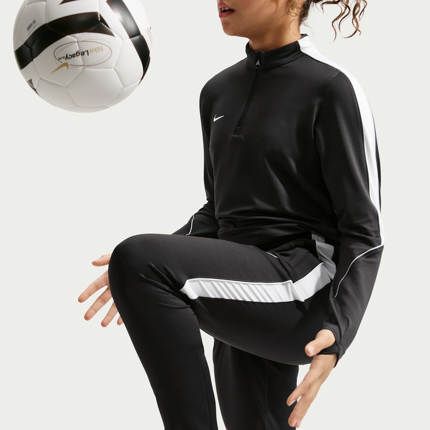 Детские футбольные брюки Nike Strike Dri-FIT, цвет: Чёрный / Белый — фото 5