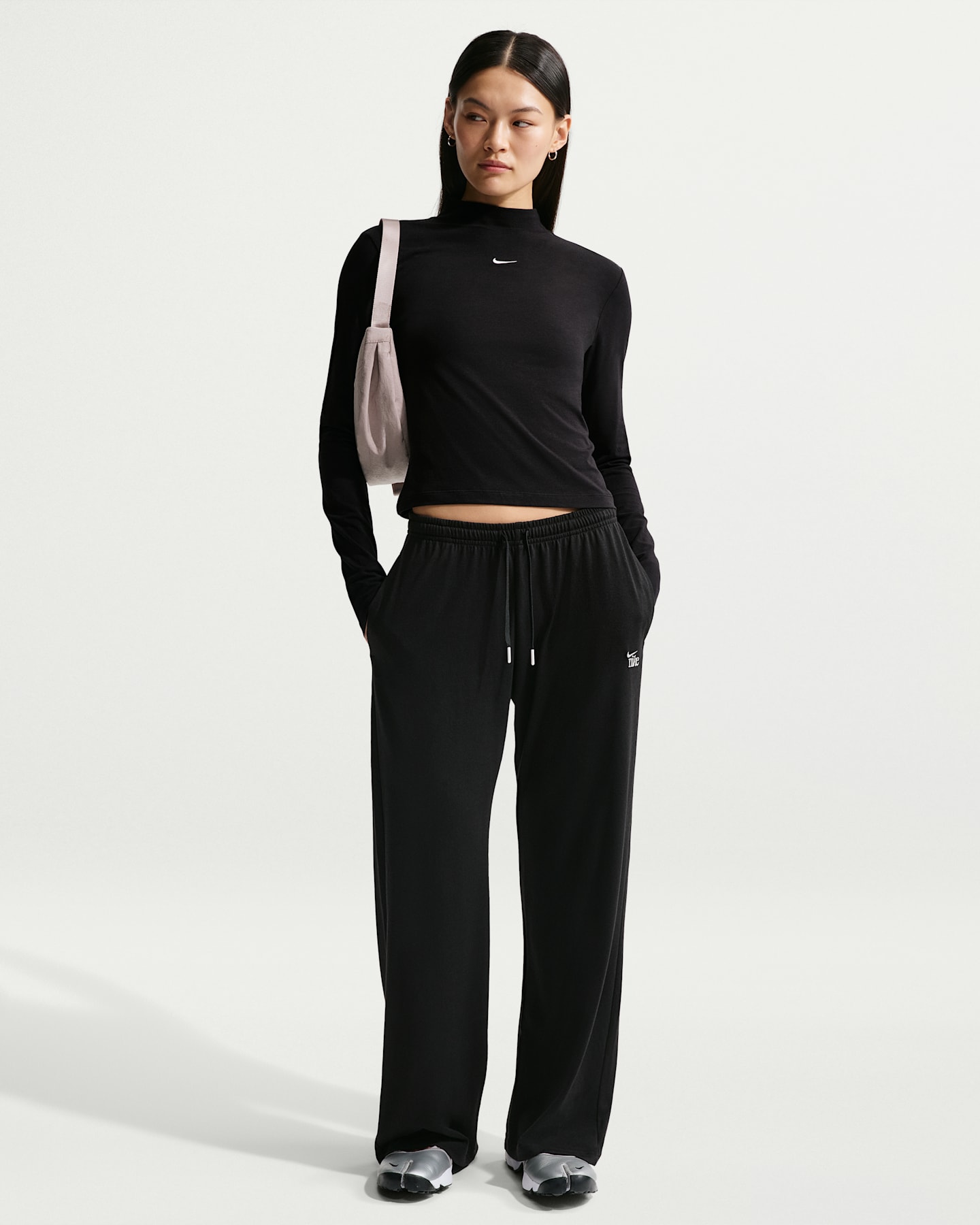 Женские лёгкие брюки Nike Sportswear Chill Knit с открытым низом, большие размеры, цвет: Чёрный / Меловой — фото 7