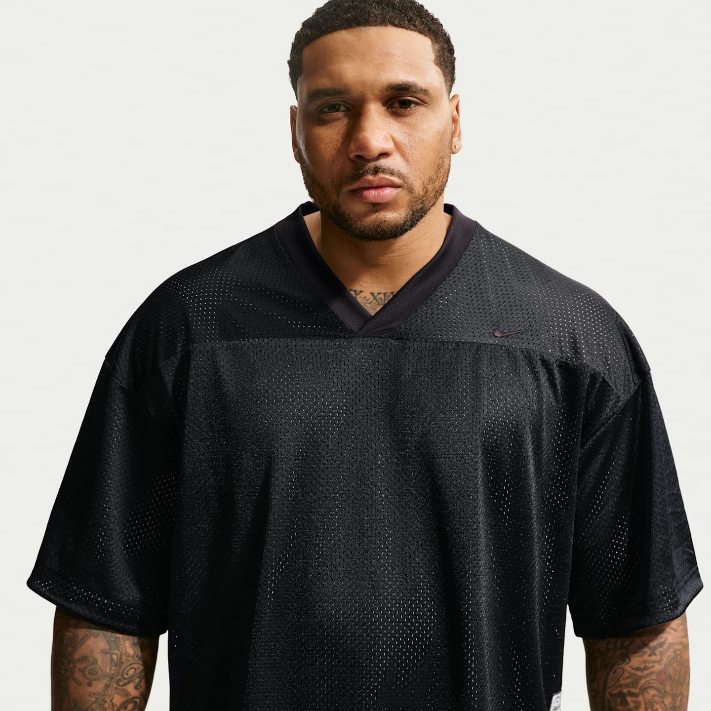 Мужская двусторонняя тренировочная футболка Nike N.A.C. Dri-FIT, цвет: Чёрный / Дымчатый серый — фото 7