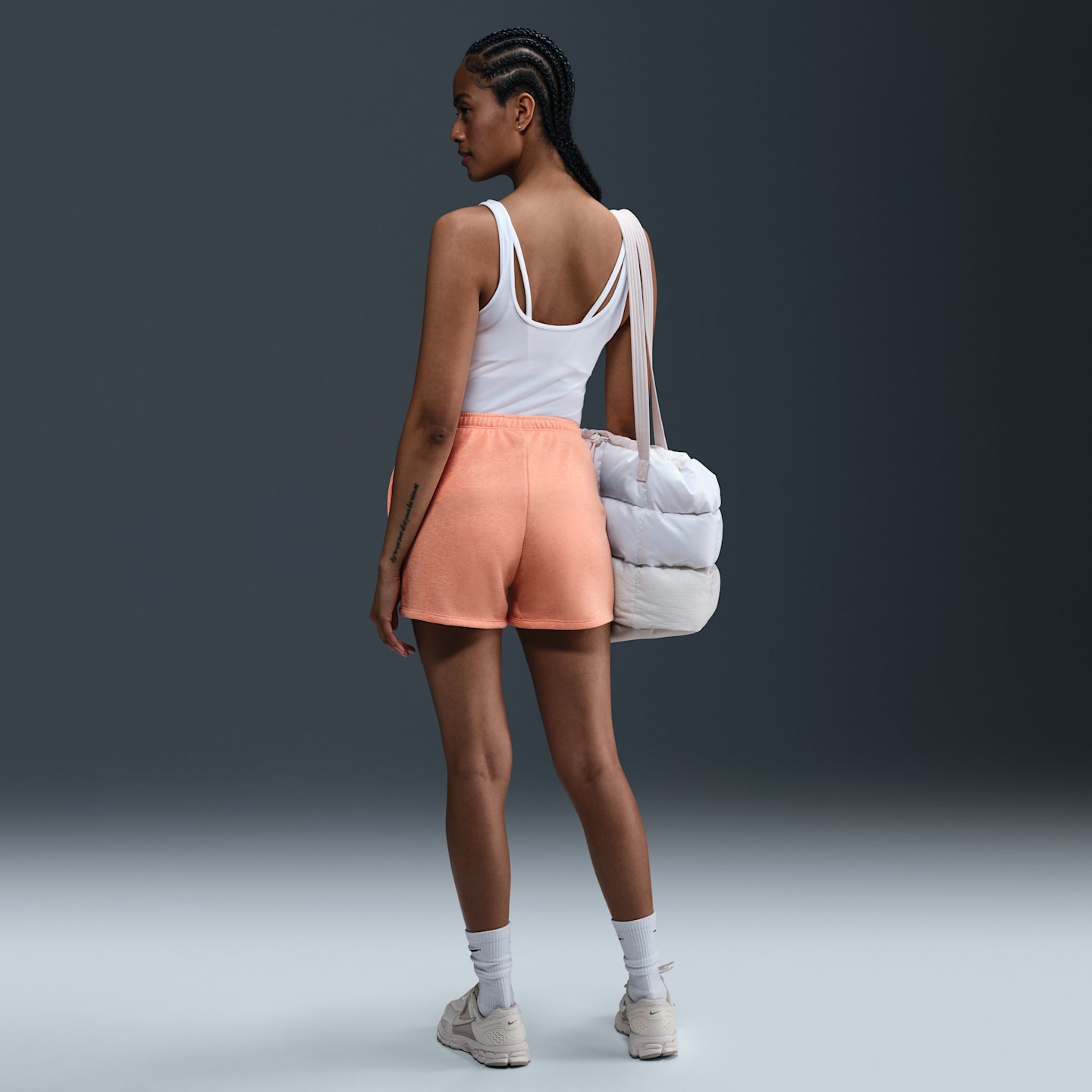 Женские шорты Nike Sportswear Chill Terry 4" из френч терри со средней посадкой, цвет: Абрикосовый / Меланжевый — фото 4