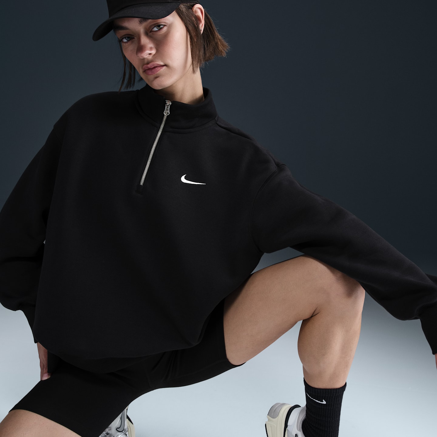 Женская толстовка Nike Sportswear Phoenix Fleece Oversized 1/4-Zip Long, цвет: Чёрный / Молочный — фото 3