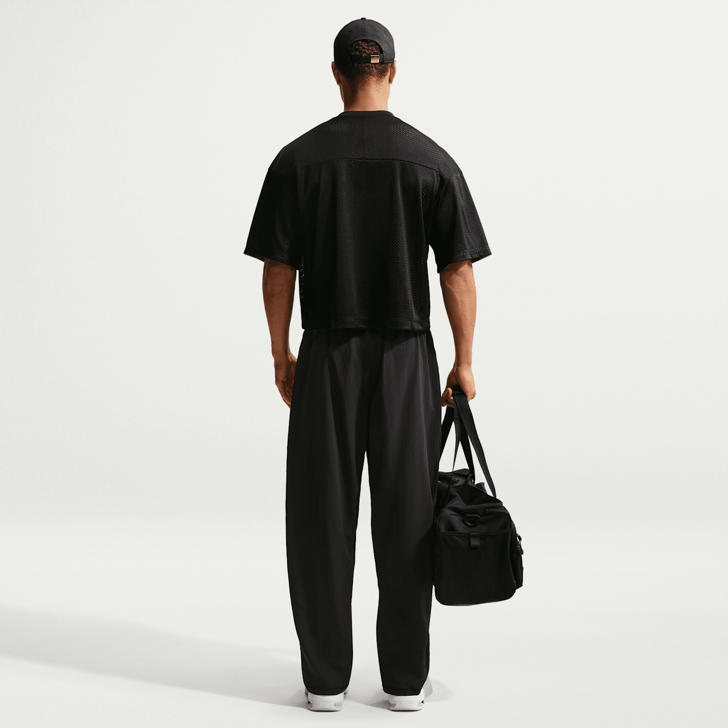 Мужская двусторонняя тренировочная футболка Nike N.A.C. Dri-FIT, цвет: Чёрный / Дымчатый серый — фото 5