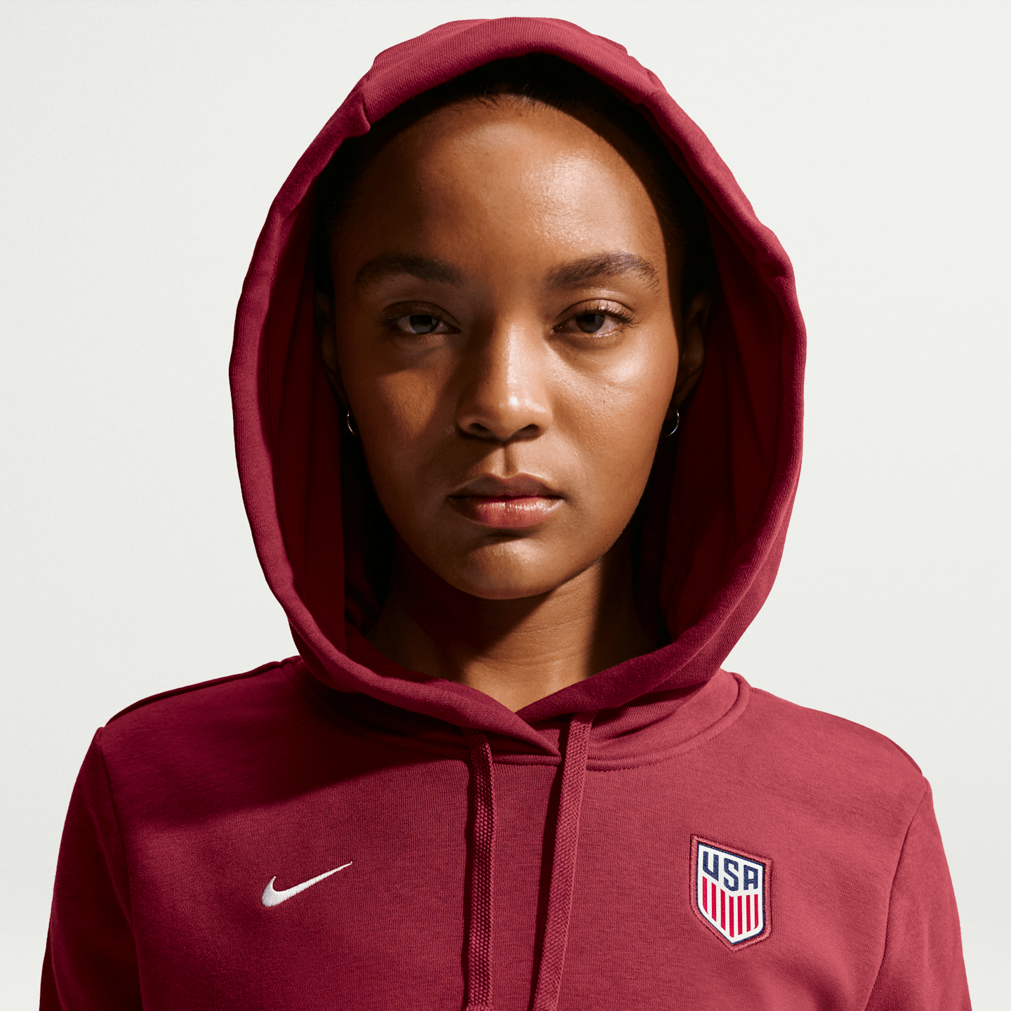 Женская флисовая футбольная худи Nike Usmnt Club, цвет: Красный / Молочный — фото 3